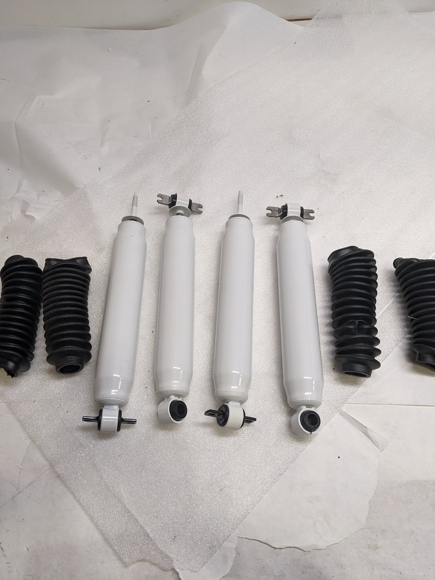 ROUGH COUNTRY 5042/658512 FRONT AND REAR SHOCK SET NEW SR