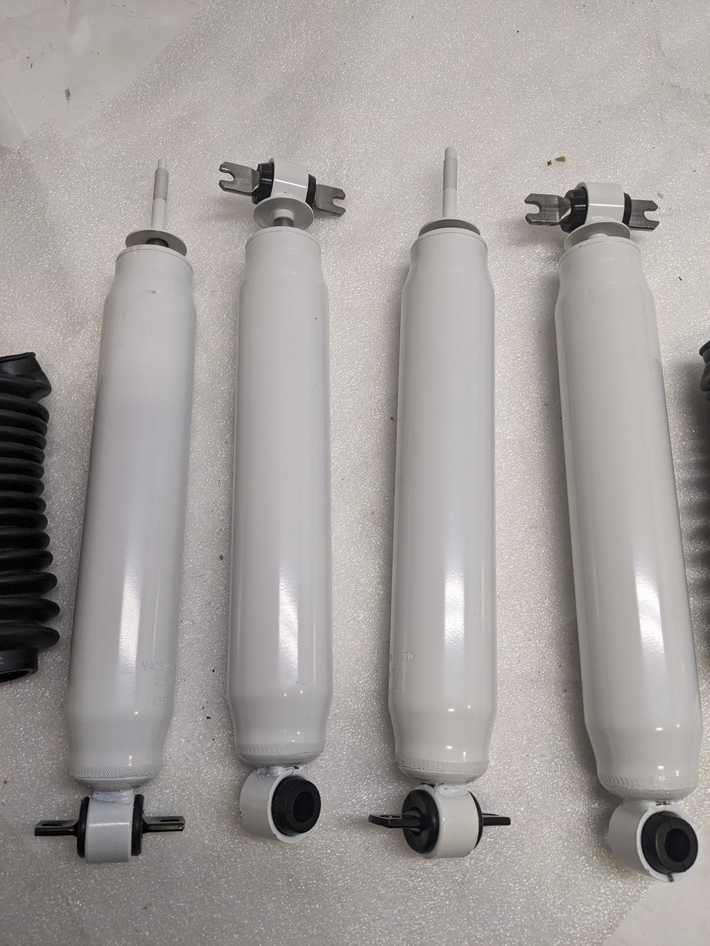 ROUGH COUNTRY 5042/658512 FRONT AND REAR SHOCK SET NEW SR