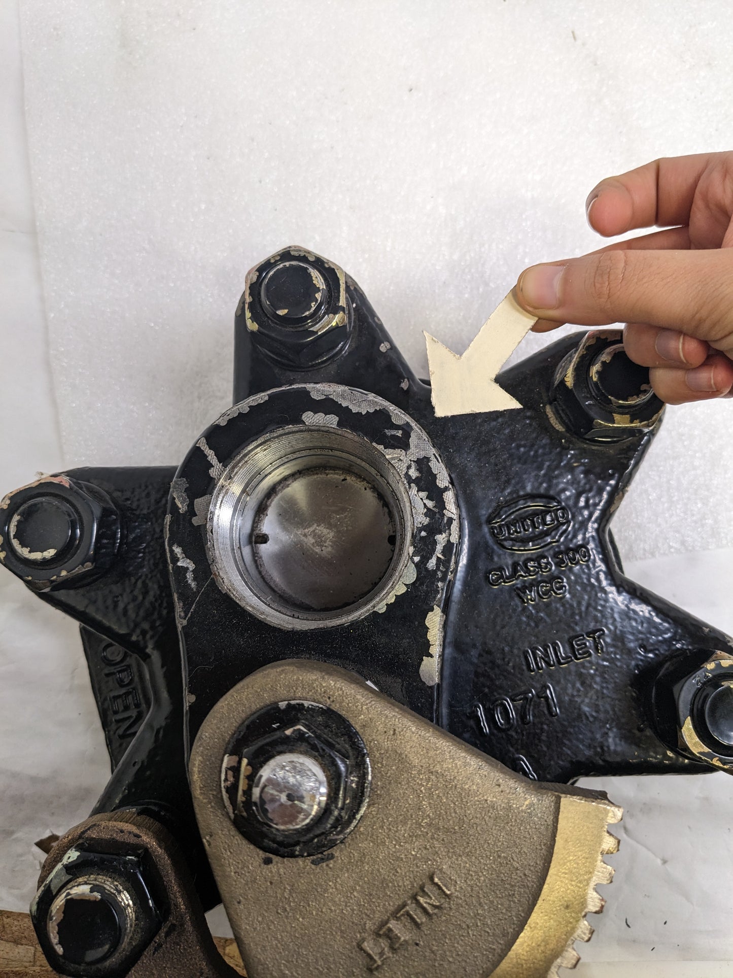 UNITED BRASS WORKS 299914 GATE VALVE CLASS 300 2" PIPE 750PSI W/O WHEEL NEW H1