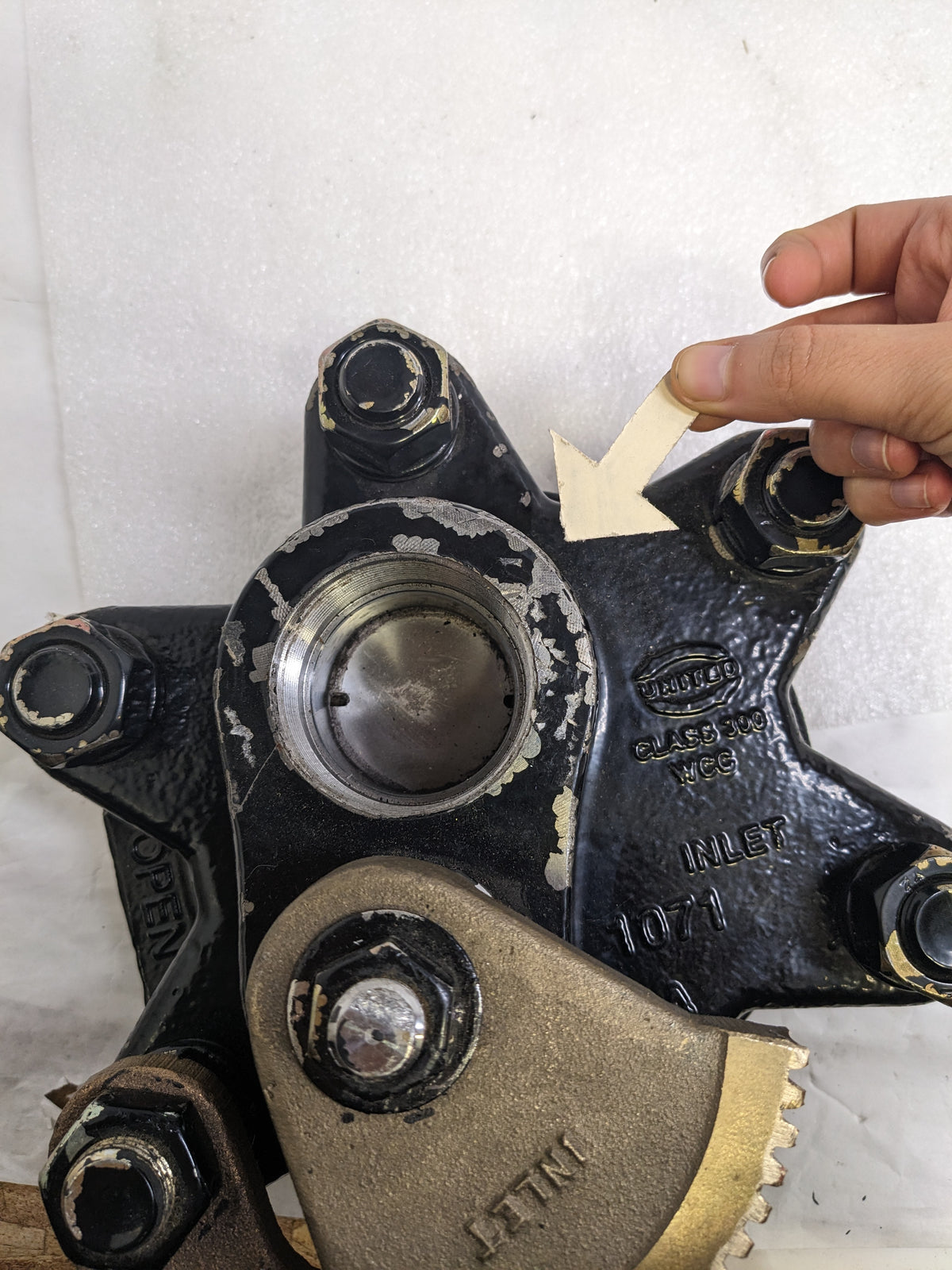 UNITED BRASS WORKS 299914 GATE VALVE CLASS 300 2" PIPE 750PSI W/O WHEEL NEW H1