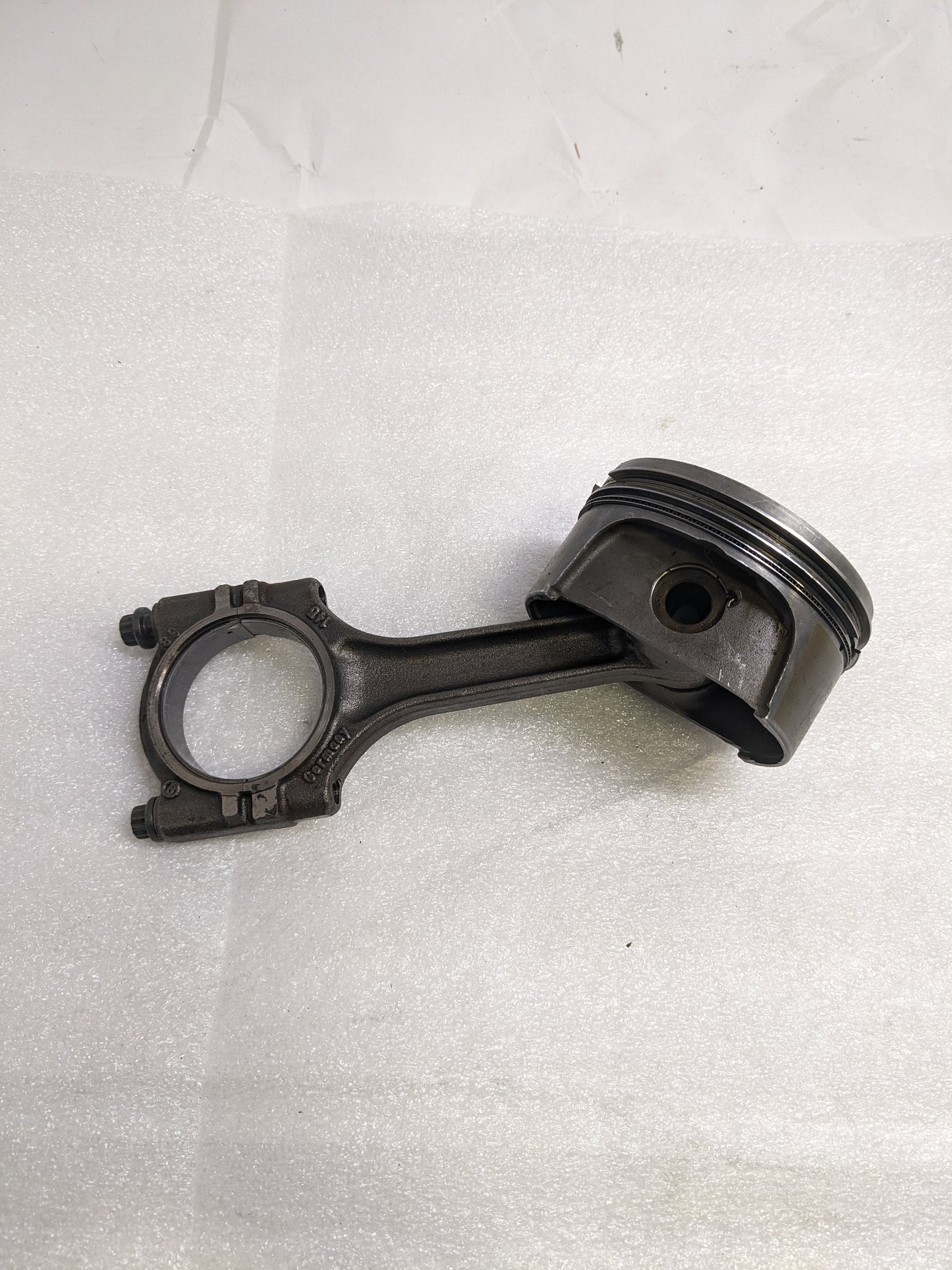 PORSCHE 9961031027R CONNECTING ROD W/ PISTON FOR 911/996 1999-2001 USED R24