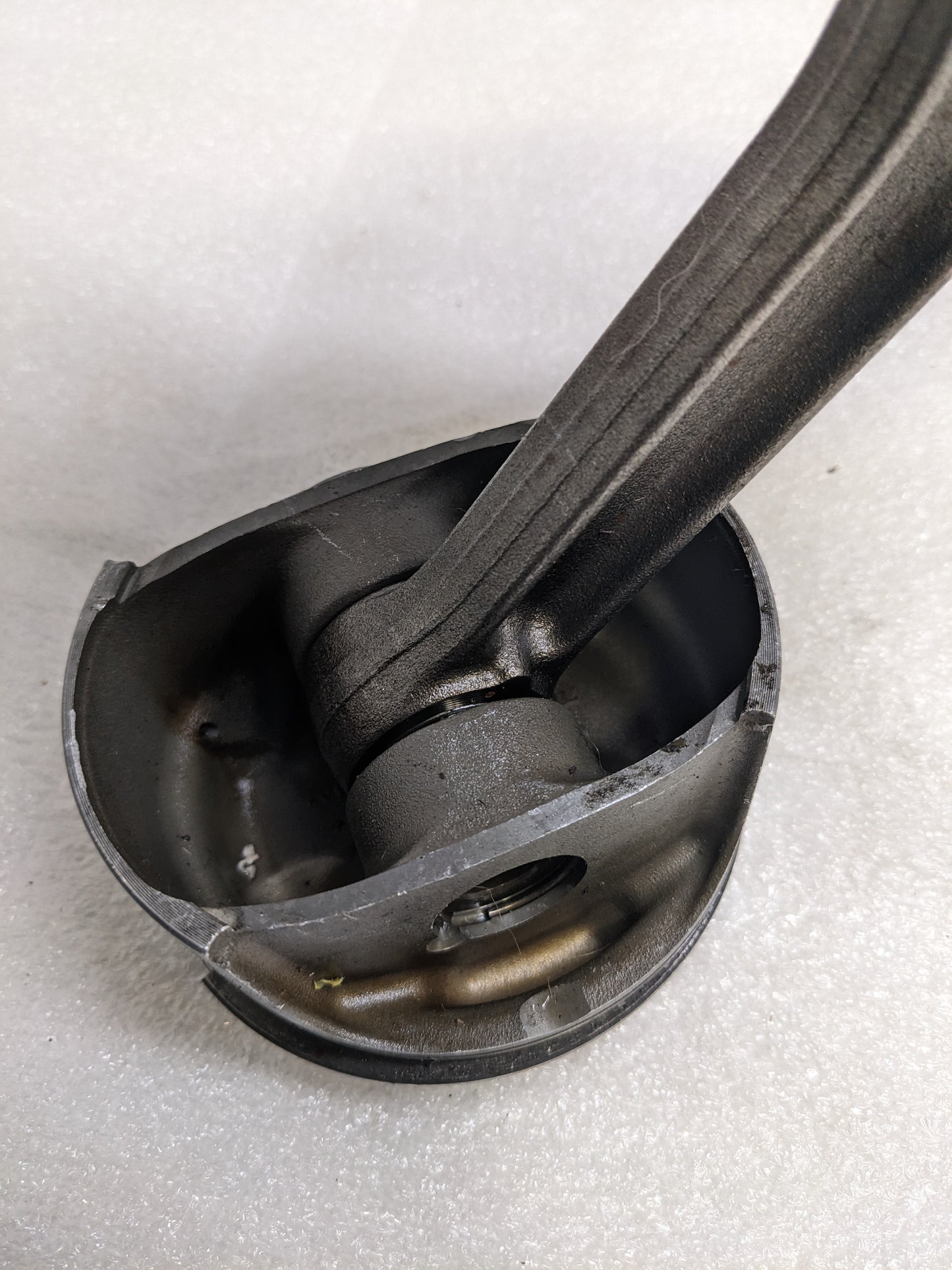 PORSCHE 9961031027R CONNECTING ROD W/ PISTON FOR 911/996 1999-2001 USED R24