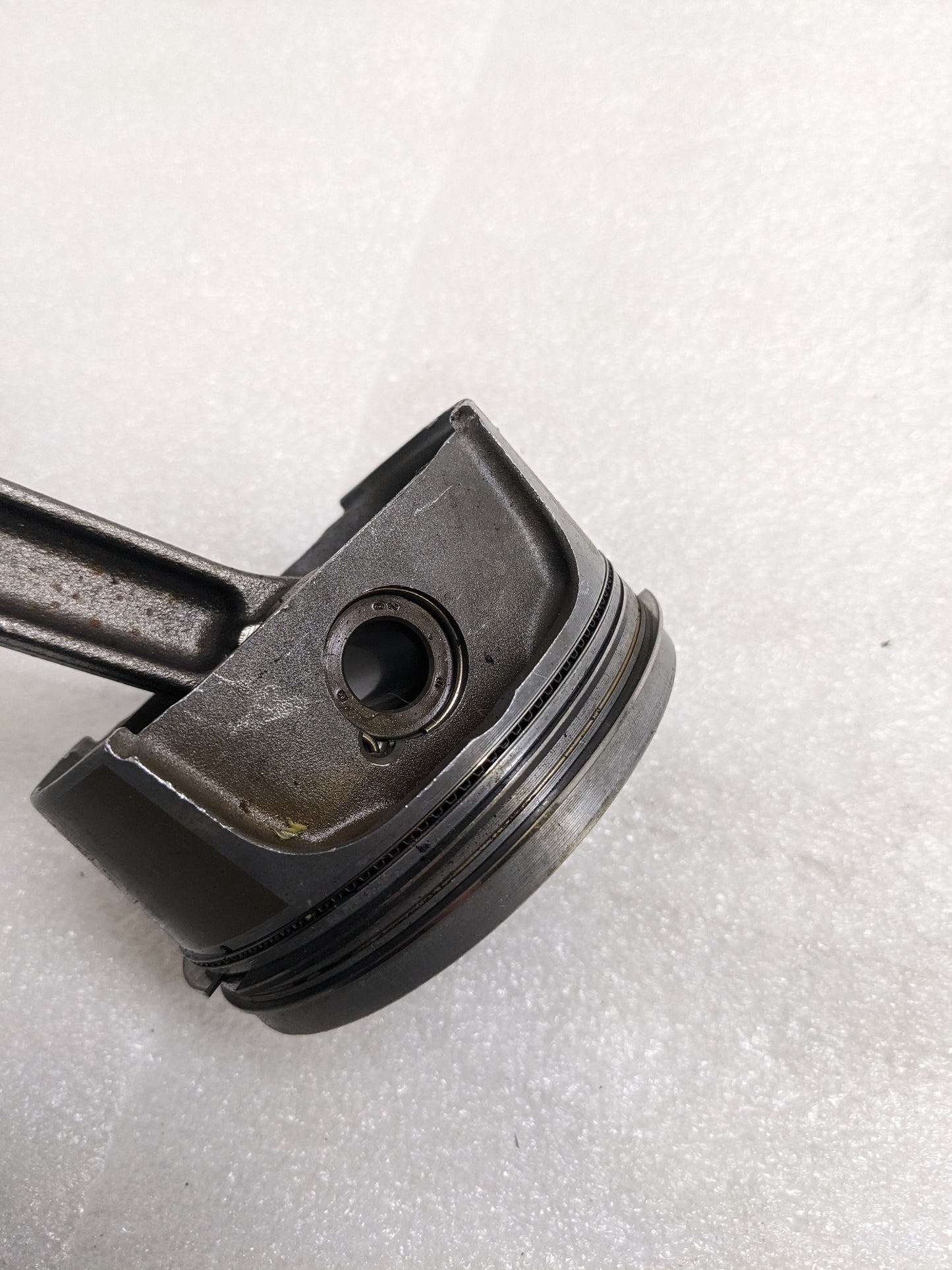 PORSCHE 9961031027R CONNECTING ROD W/ PISTON FOR 911/996 1999-2001 USED R24