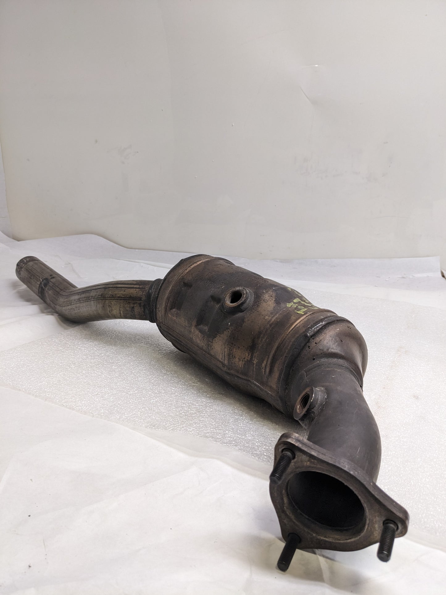 PORSCHE 99611303 CATALYTIC CONVERTER FOR 2002 PORSCHE DRIVER SIDE USED H2