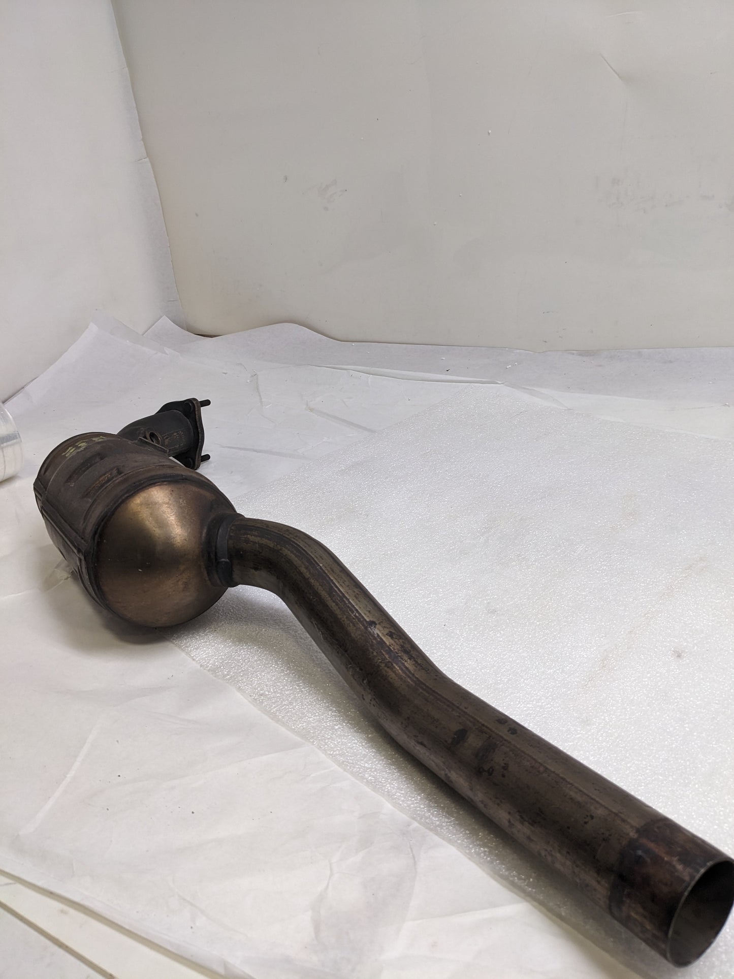 PORSCHE 99611303 CATALYTIC CONVERTER FOR 2002 PORSCHE DRIVER SIDE USED H2