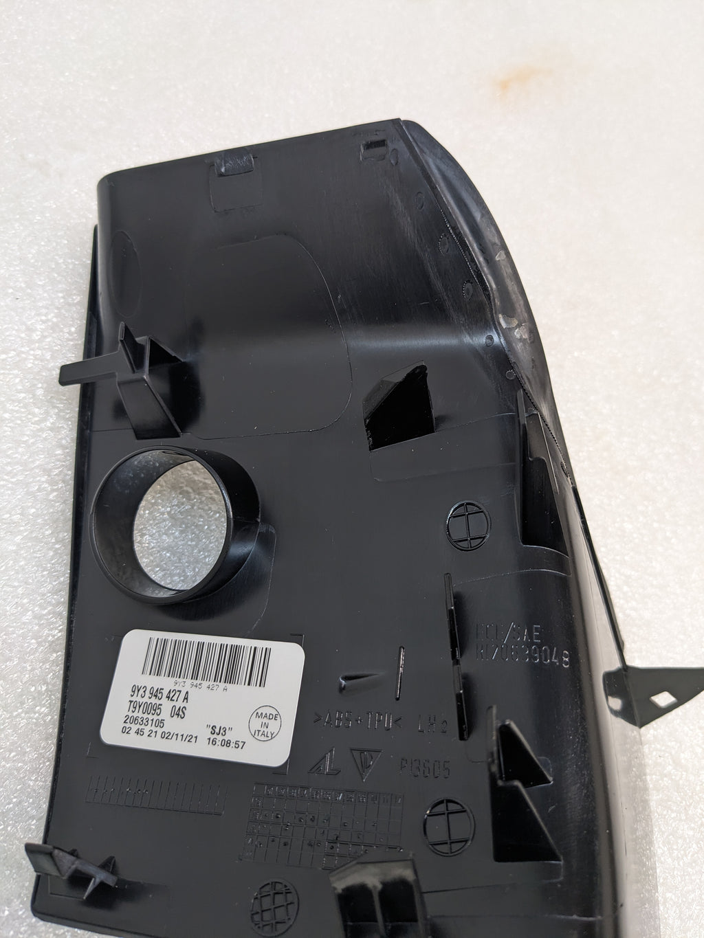 PORSCHE 9Y3945427A INNER COVER FOR 2020-2023 CAYENNE NEW R23