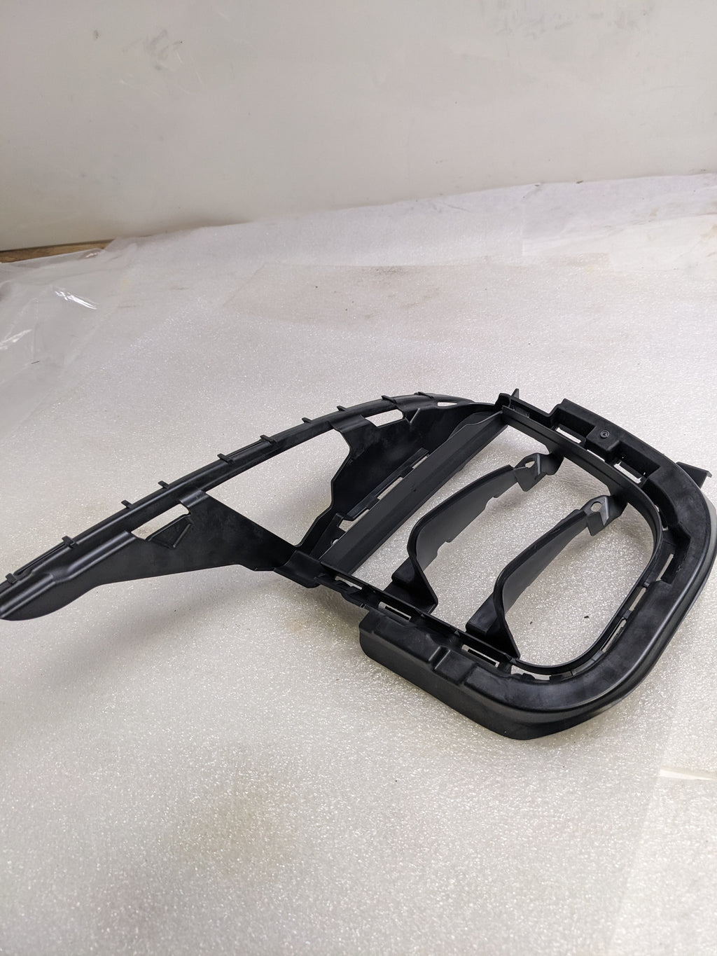 PORSCHE 95B8076811E0 OUTER GRILLE LEFT FOR 2015-2018 MACAN NEW R21
