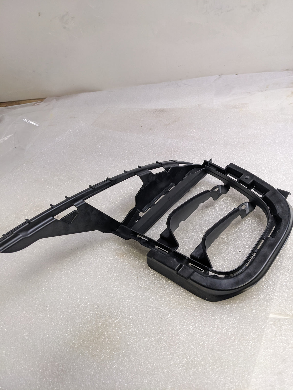 PORSCHE 95B8076811E0 OUTER GRILLE LEFT FOR 2015-2018 MACAN NEW R21