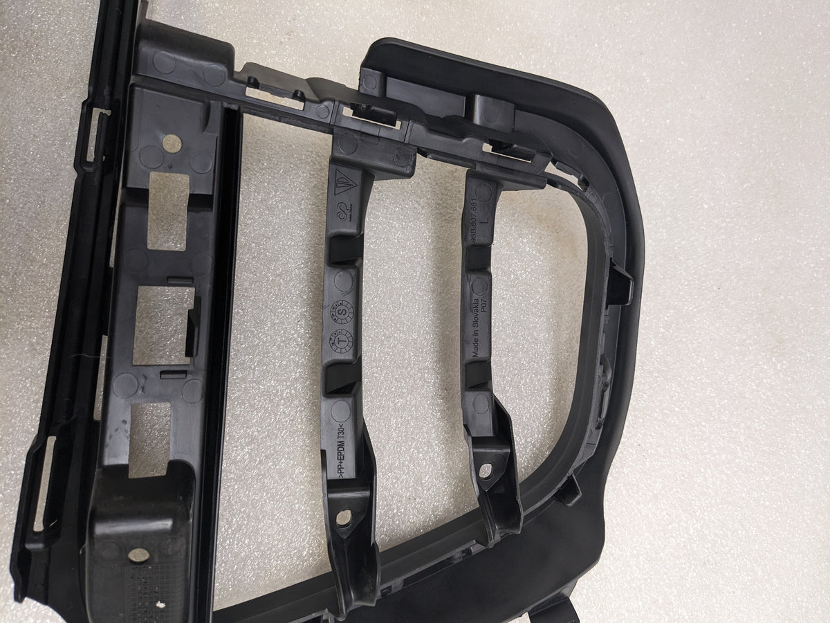 PORSCHE 95B8076811E0 OUTER GRILLE LEFT FOR 2015-2018 MACAN NEW R21