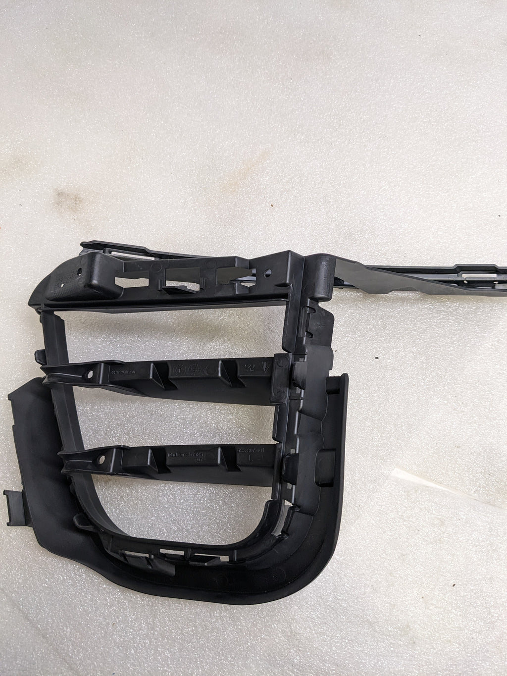 PORSCHE 95B8076811E0 OUTER GRILLE LEFT FOR 2015-2018 MACAN NEW R21