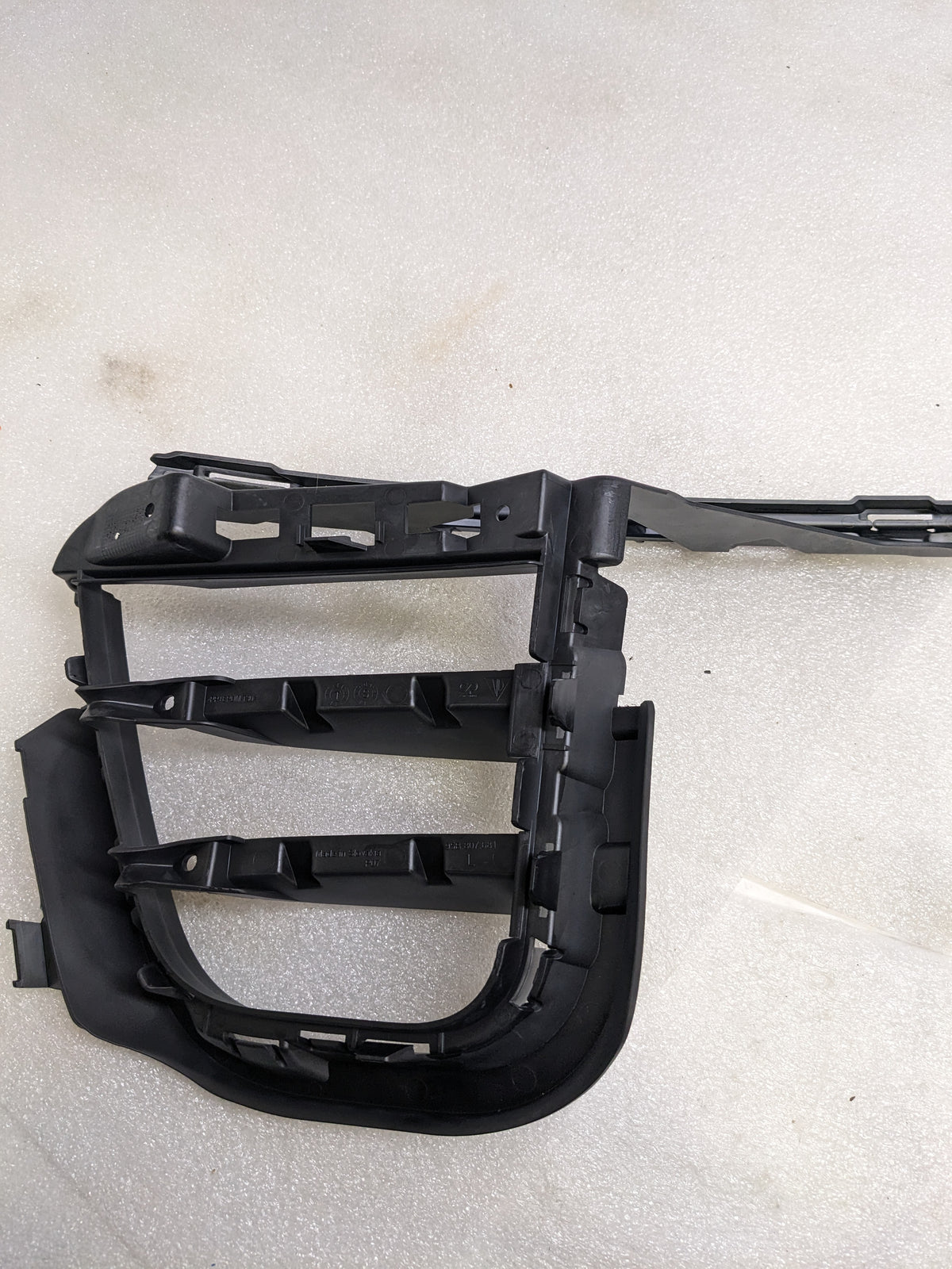 PORSCHE 95B8076811E0 OUTER GRILLE LEFT FOR 2015-2018 MACAN NEW R21