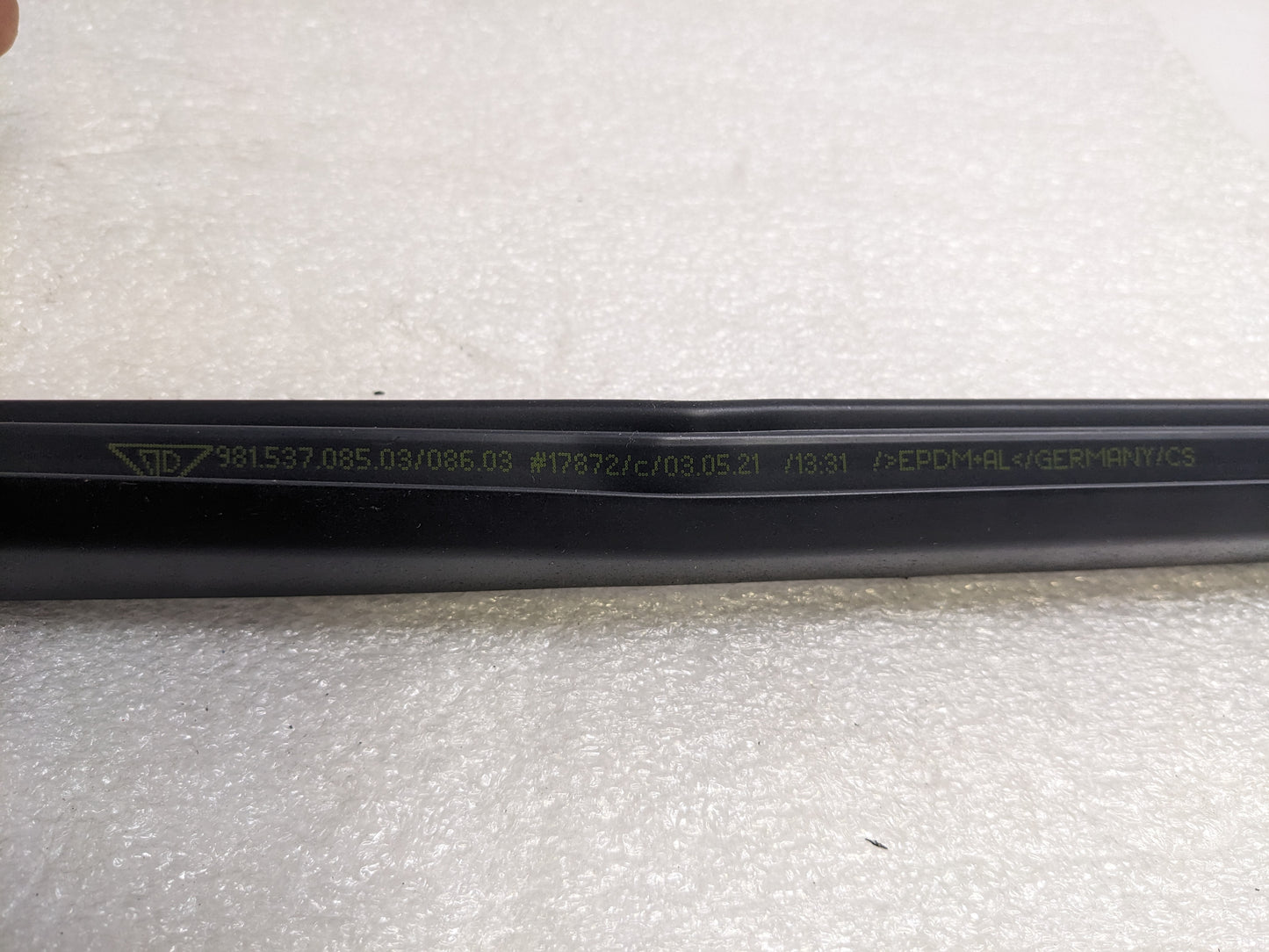 PORSCHE 98153708603 DOOR BELT MOLDING FOR 2017-2023 718 BOXSTER NEW R20