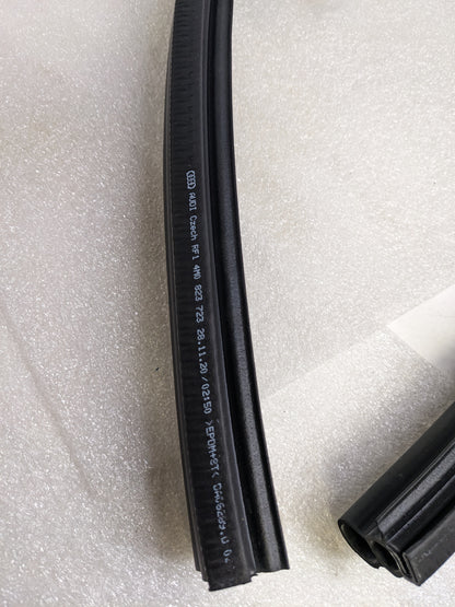 PORSCHE 95882372300 COWL COVER SEAL FOR 2019-2023 CAYENNE NEW R21