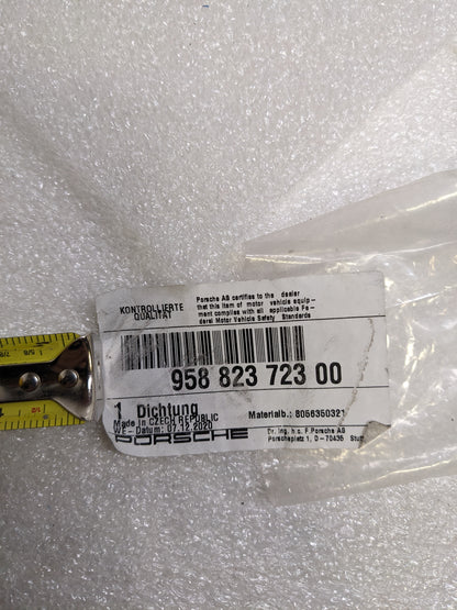 PORSCHE 95882372300 COWL COVER SEAL FOR 2019-2023 CAYENNE NEW R21