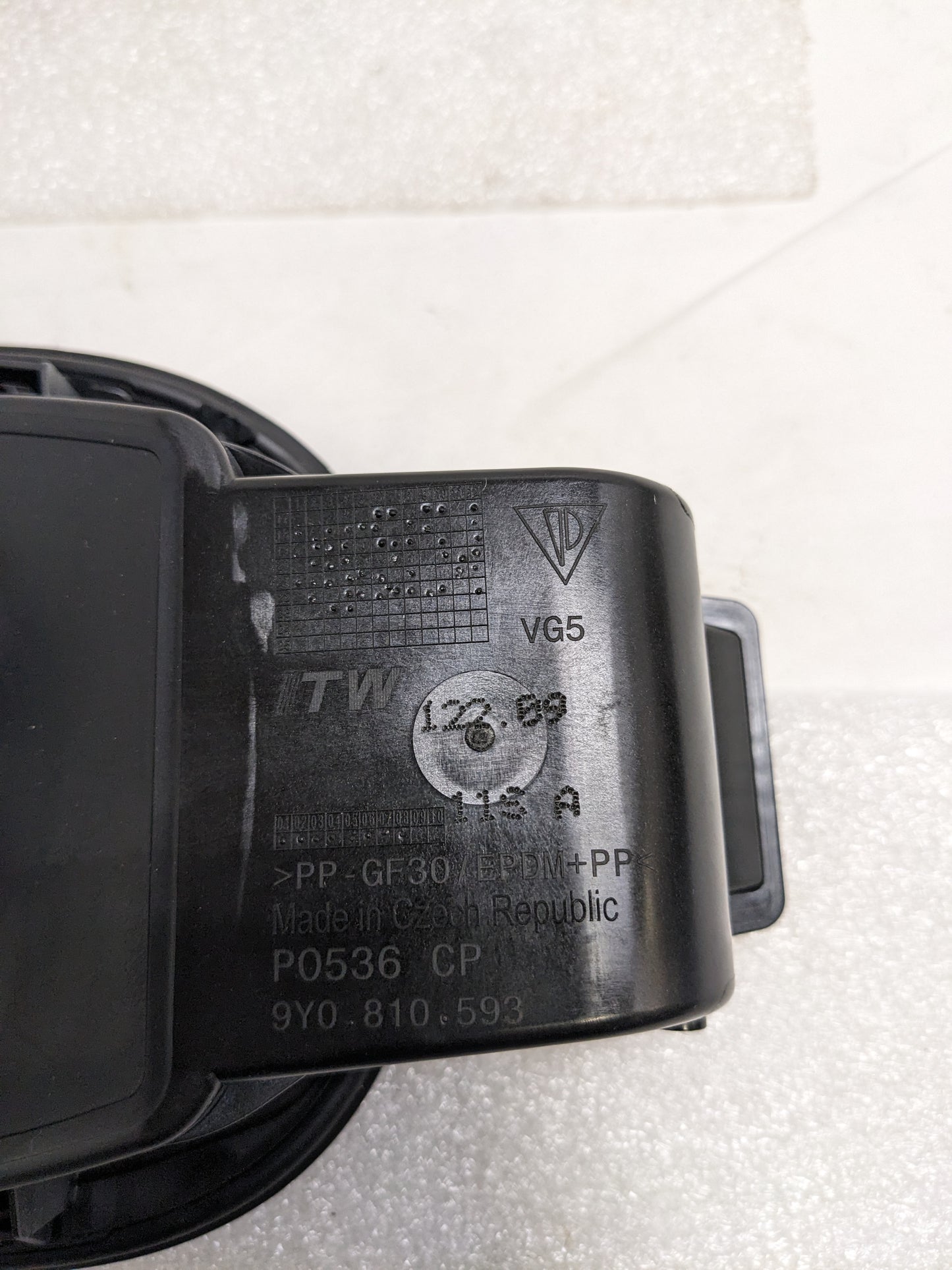 PORSCHE 9Y0810593A DRIVE MOTOR BATTERY PACK CHARGING PORT ASSEMBY FOR 2019-2023 CAYENNE NEW R21