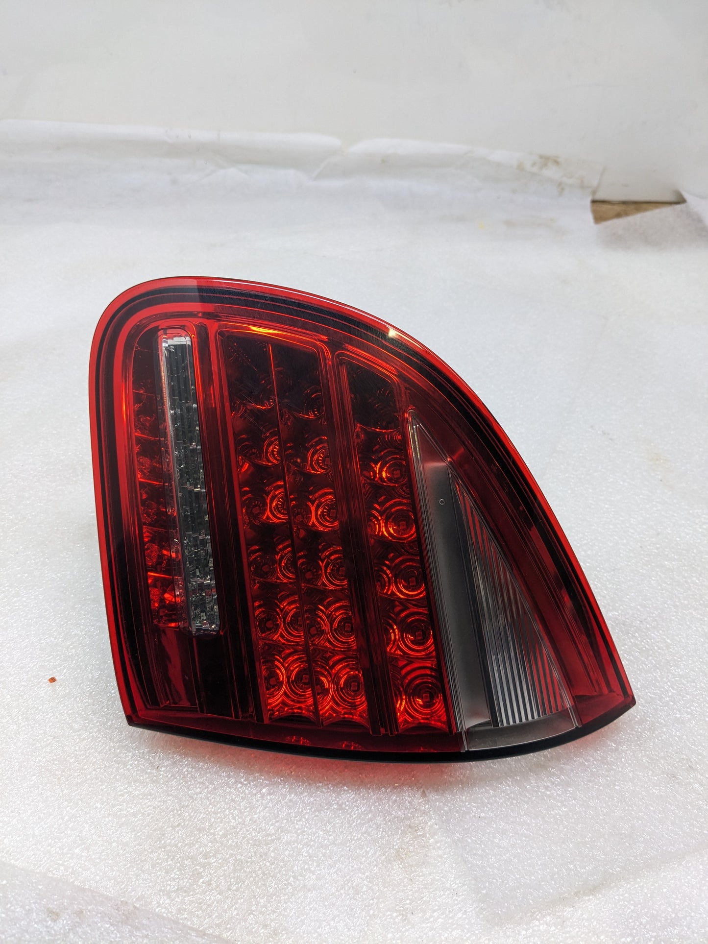 PORSCHE 958945094A TAIL LIGHT ASSEMBLY FOR 2011-2016 CAYENNE NEW SR