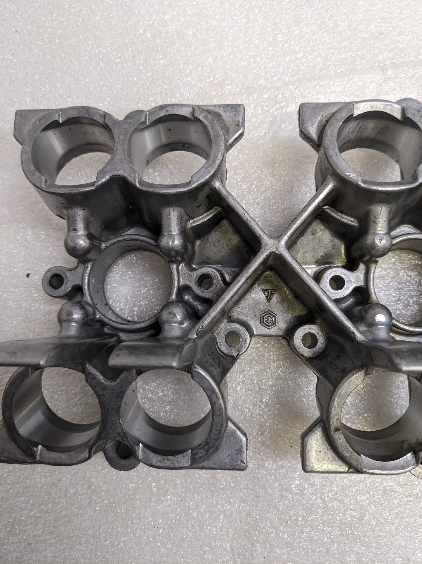 PORSCHE 9961041058R CAMSHAFT FOLLOWER HOUSING FOR 1999-2001 BOXSTER/911 USED R14