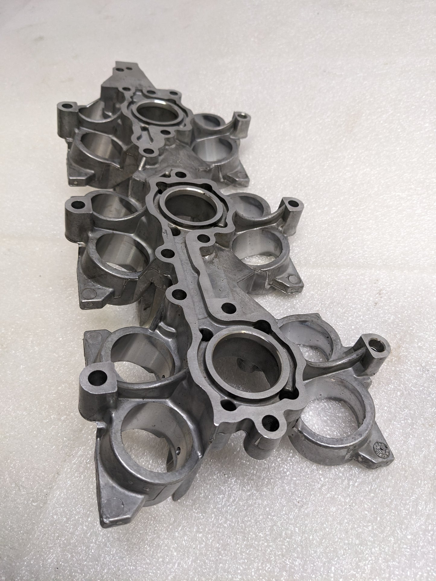 PORSCHE 9961041058R CAMSHAFT FOLLOWER HOUSING FOR 1999-2001 BOXSTER/911 USED R14