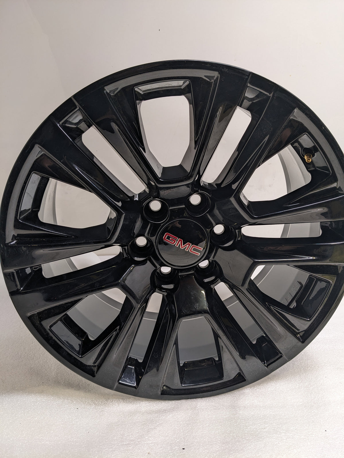 GMC 5917 SIERRA 1500 2019-2024 20X9 28MM 6X5.5 GLOSS BLACK WHEEL NEW B2