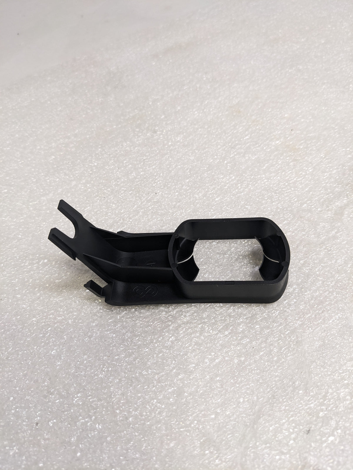 PORSCHE 95562818900 SUPPORT JET CARRIER FOR 2008-2010 CAYENNE NEW R23T2
