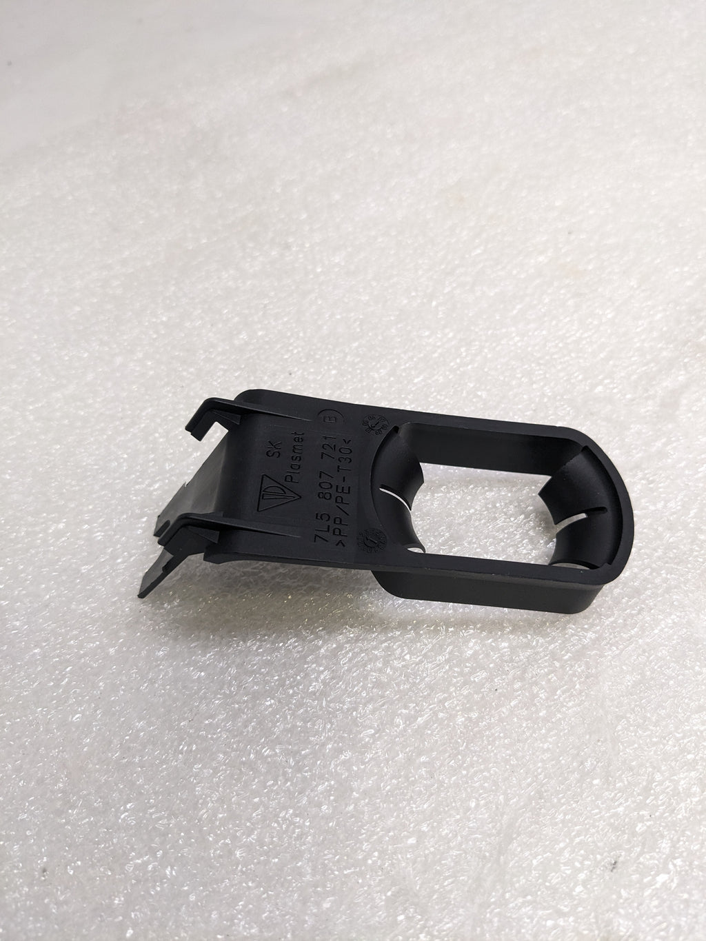 PORSCHE 95562818900 SUPPORT JET CARRIER FOR 2008-2010 CAYENNE NEW R23T2