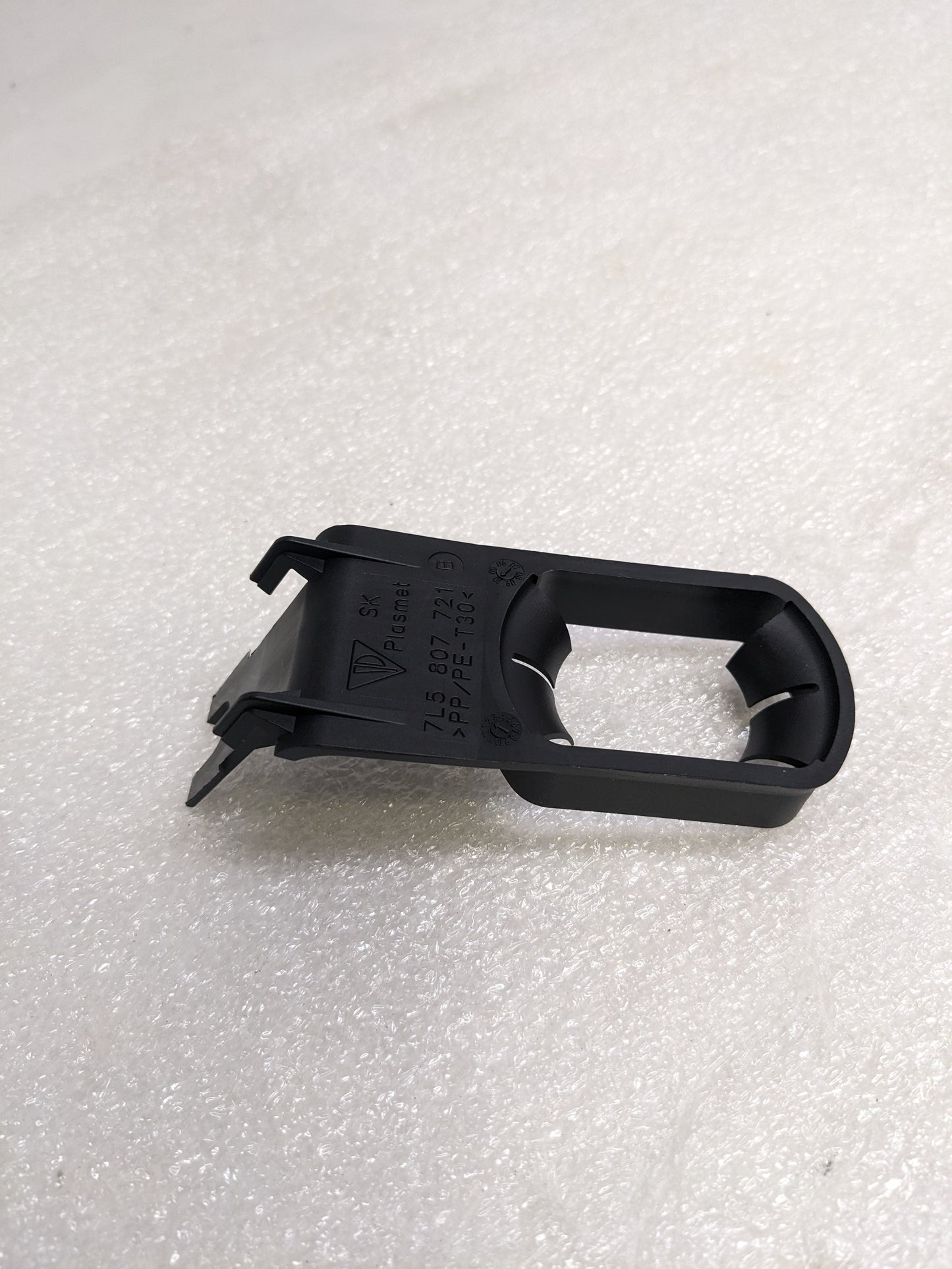 PORSCHE 95562818900 SUPPORT JET CARRIER FOR 2008-2010 CAYENNE NEW R23T2