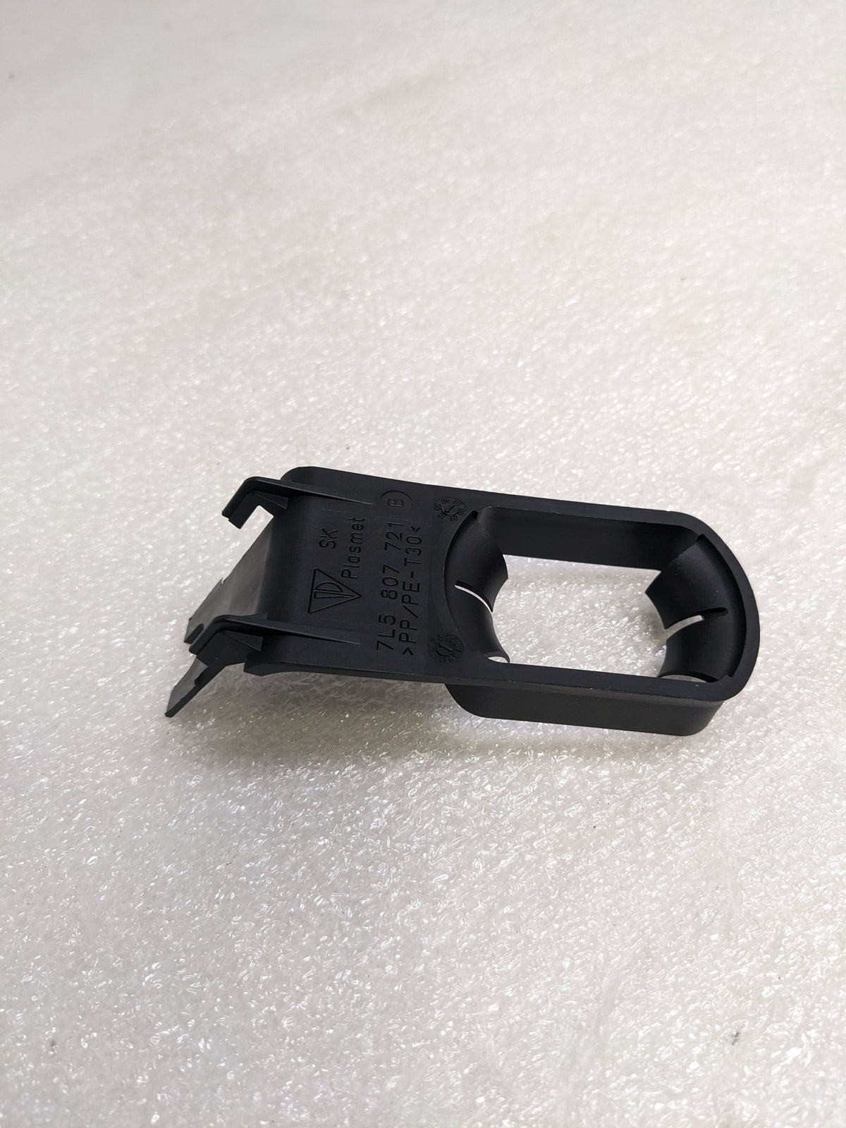 PORSCHE 95562818900 SUPPORT JET CARRIER FOR 2008-2010 CAYENNE NEW R23T2