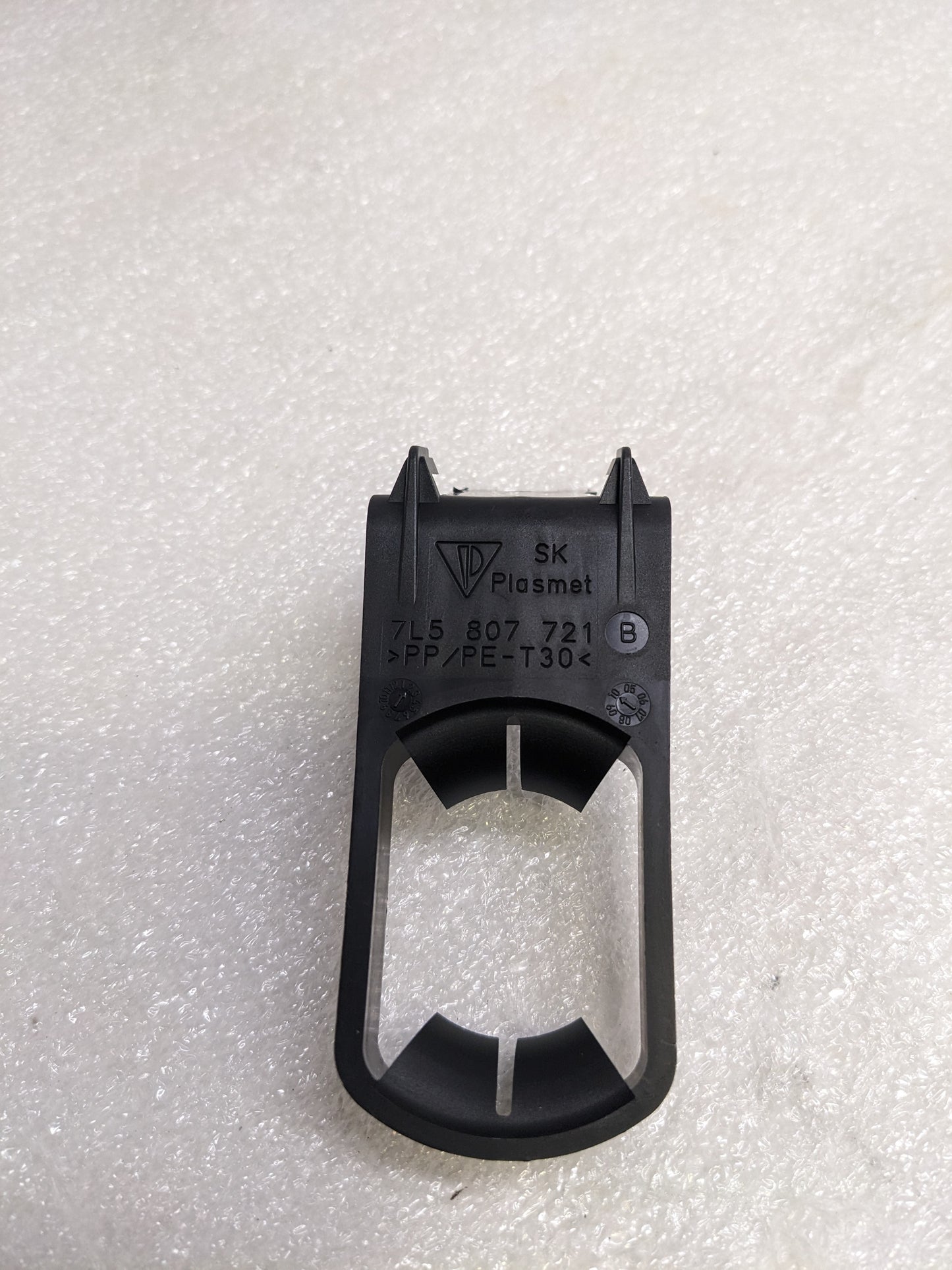 PORSCHE 95562818900 SUPPORT JET CARRIER FOR 2008-2010 CAYENNE NEW R23T2