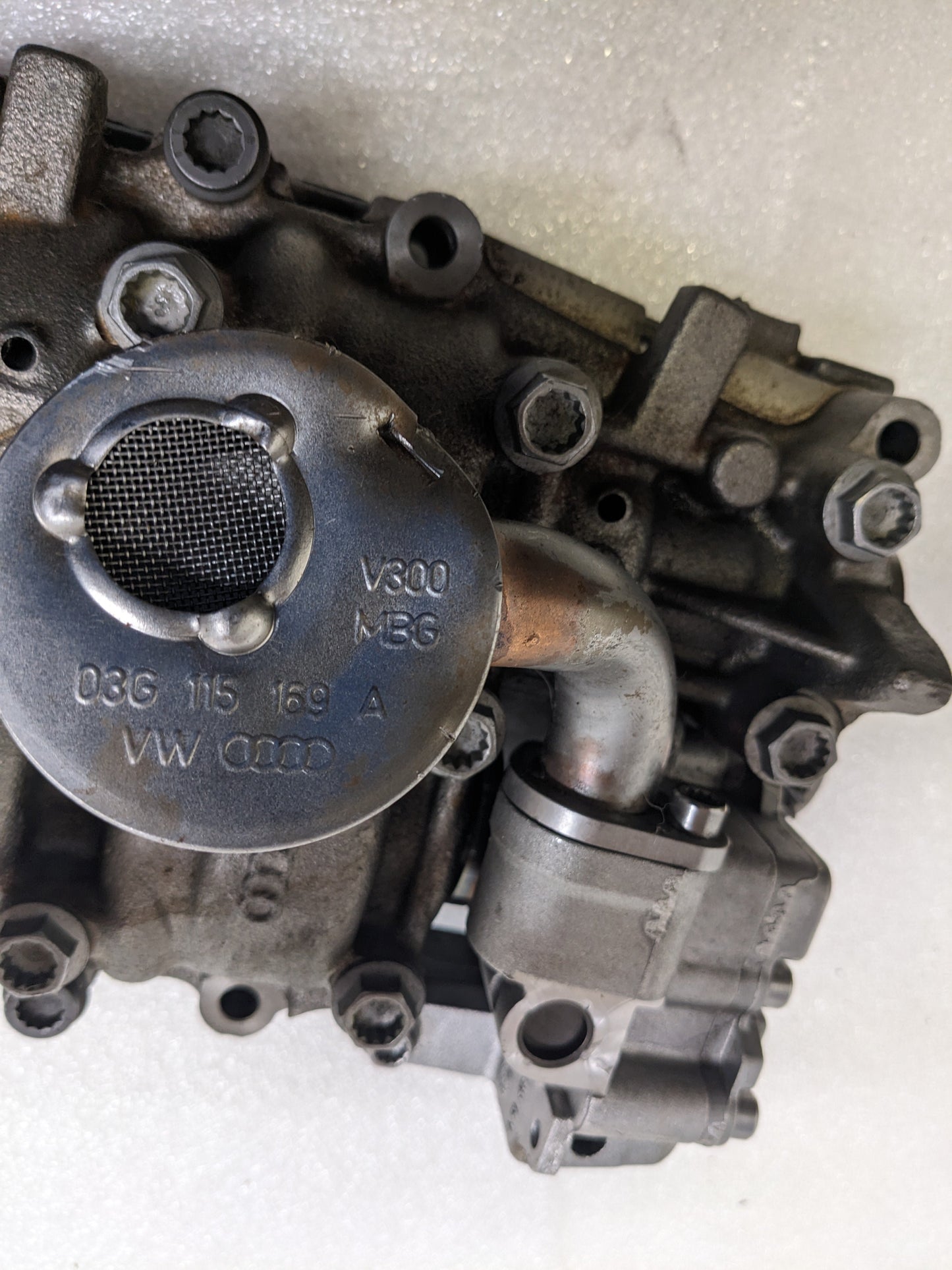 VW/AUDI 03Q103537B ENGINE OIL PUMP BALANCE SHAFT WITH OIL PUMP PICKUP TUBE A6 C6 I2