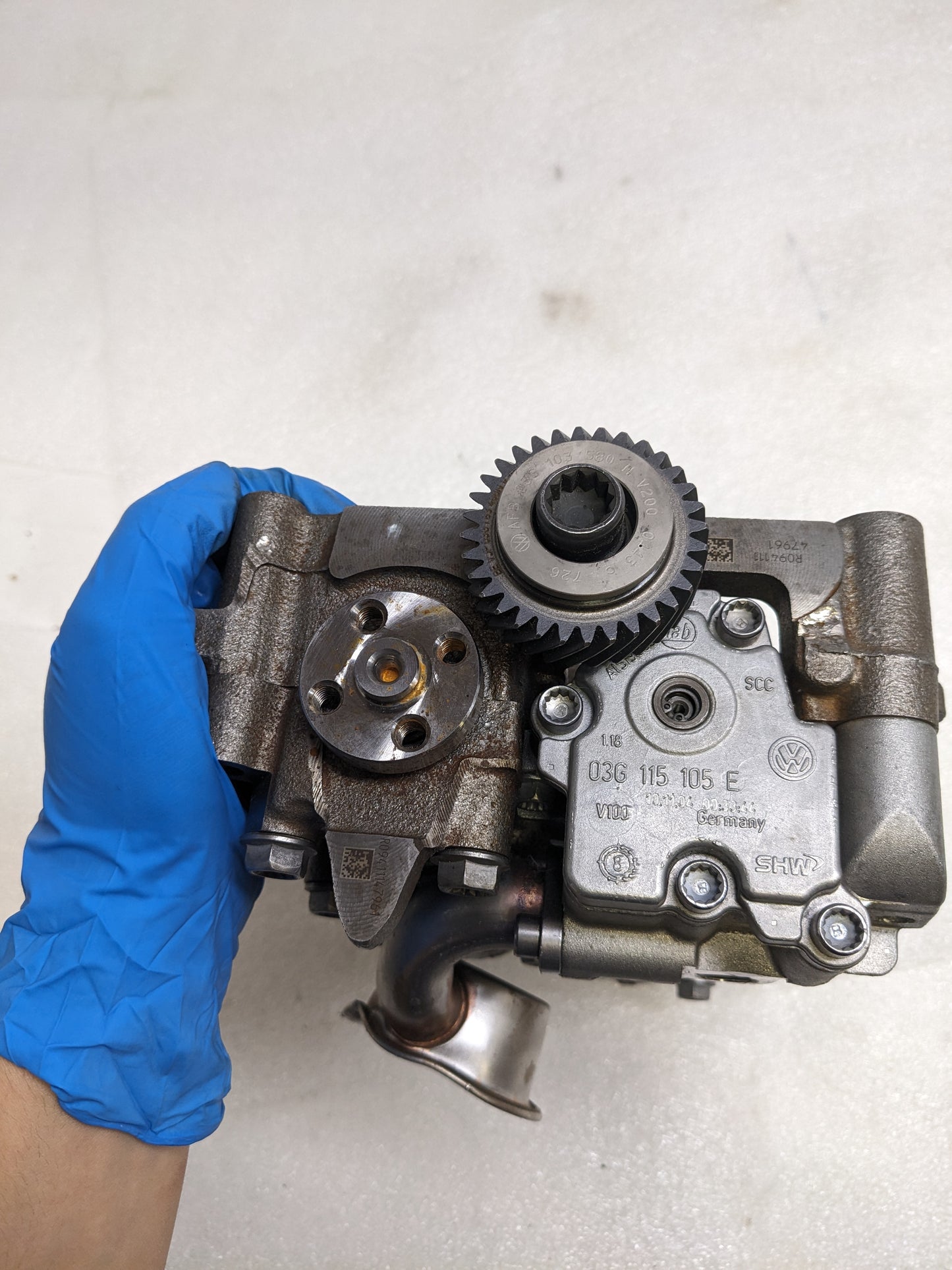 VW/AUDI 03Q103537B ENGINE OIL PUMP BALANCE SHAFT WITH OIL PUMP PICKUP TUBE A6 C6 I2