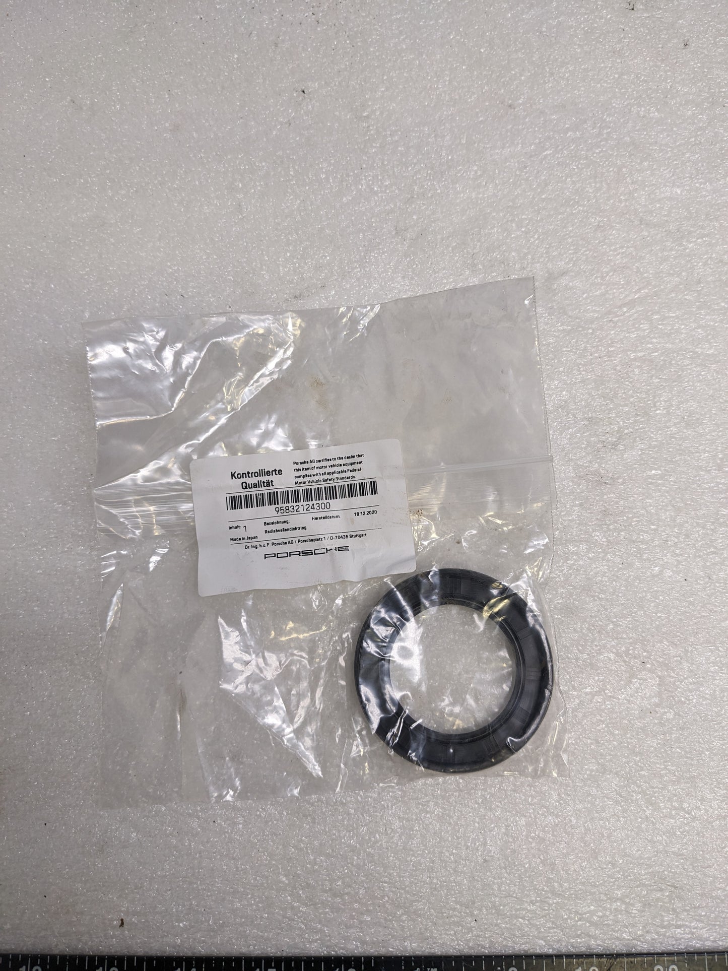 PORSCHE 95832124300 AUTOMATIC  TRANSMISSION INPUT SHAFT SEAL  FOR 2010-2018 CAYENNE/PANAMERA NEW R23T2