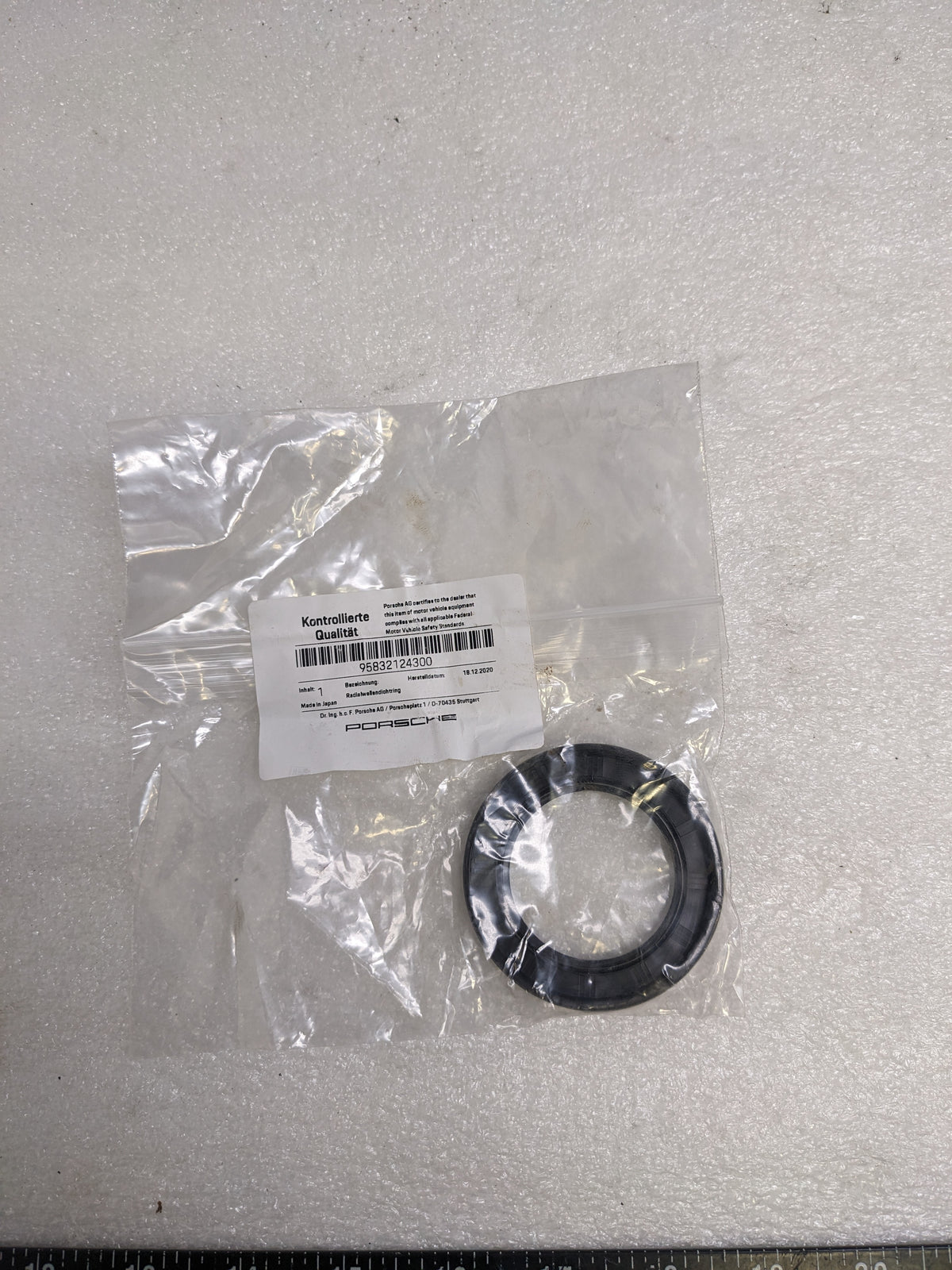 PORSCHE 95832124300 AUTOMATIC  TRANSMISSION INPUT SHAFT SEAL  FOR 2010-2018 CAYENNE/PANAMERA NEW R23T2