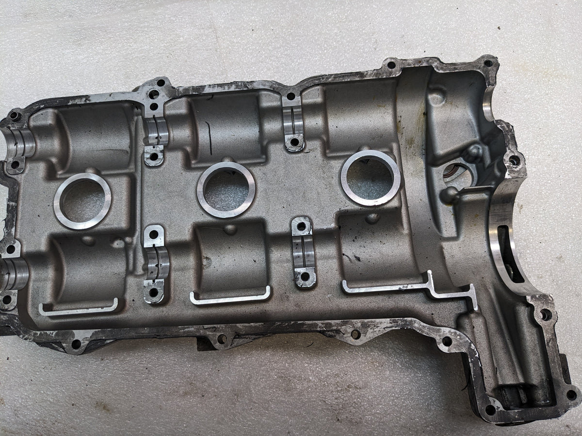 PORSCHE 9961041391R/9961042270R CYLINDER HEAD W/ CYLINDER HEAD COVER FOR 1997-1999 BOXSTER CONVERTIBLE USED B2