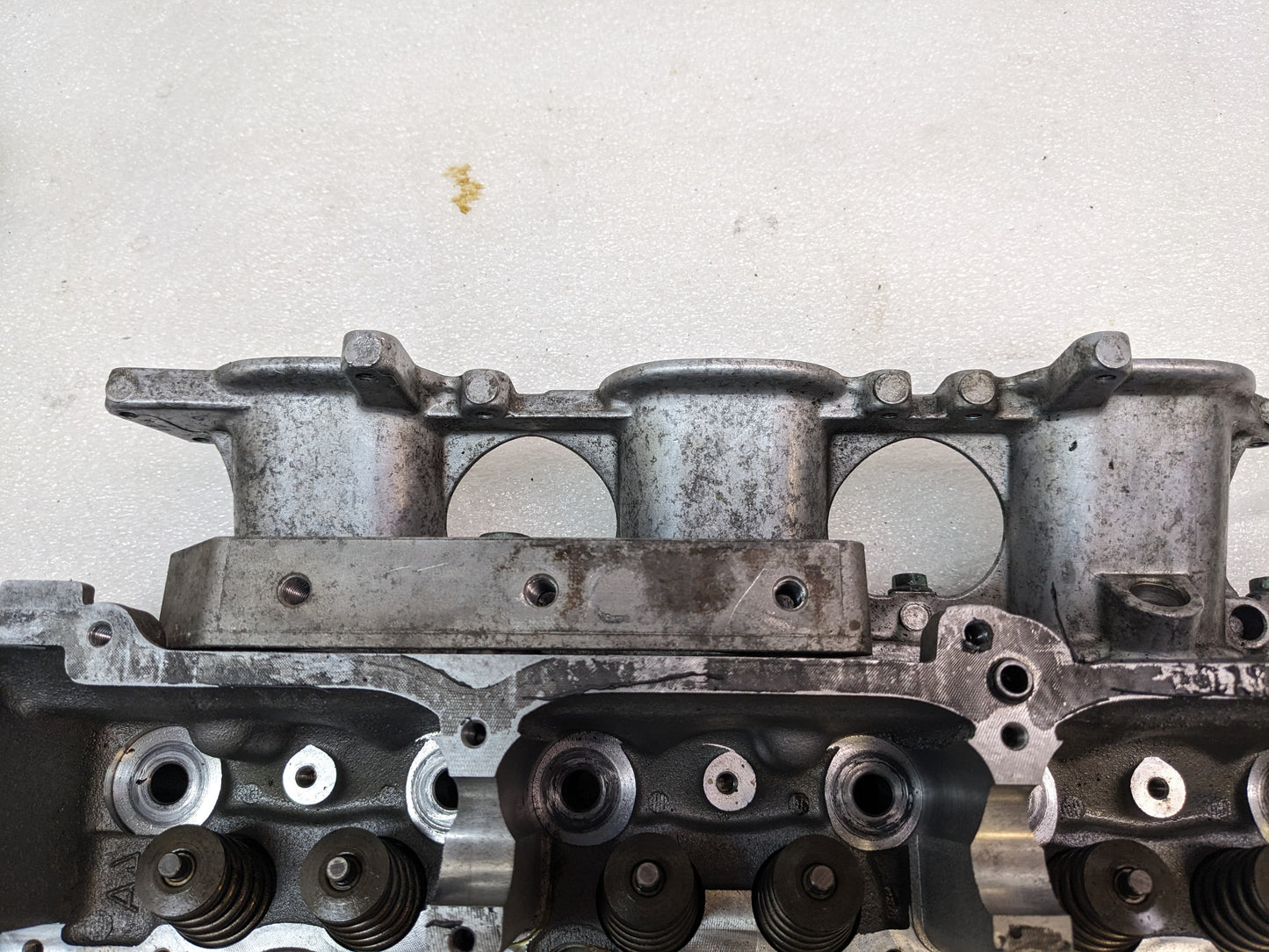 PORSCHE 9961041391R/9961042270R CYLINDER HEAD W/ CYLINDER HEAD COVER FOR 1997-1999 BOXSTER CONVERTIBLE USED B2