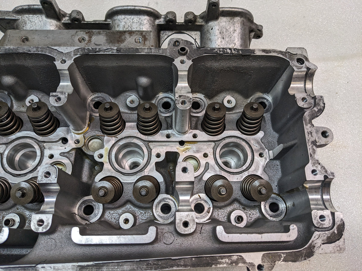 PORSCHE 9961041391R/9961042270R CYLINDER HEAD W/ CYLINDER HEAD COVER FOR 1997-1999 BOXSTER CONVERTIBLE USED B2