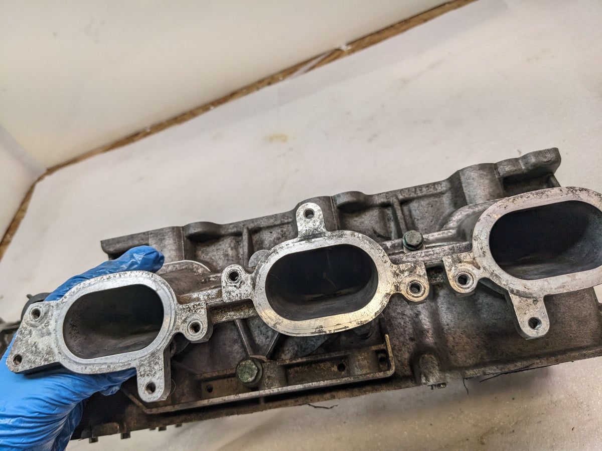 PORSCHE 9961041391R/9961042270R CYLINDER HEAD W/ CYLINDER HEAD COVER FOR 1997-1999 BOXSTER CONVERTIBLE USED B2