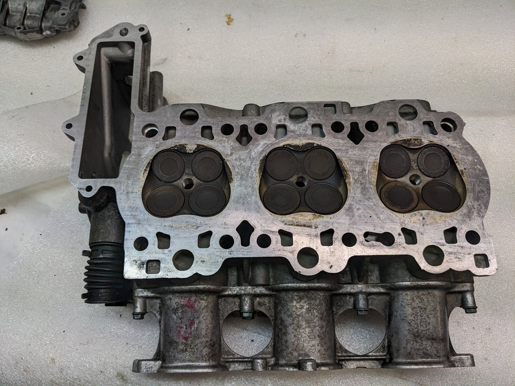 PORSCHE 9961041391R/9961042270R CYLINDER HEAD W/ CYLINDER HEAD COVER FOR 1997-1999 BOXSTER CONVERTIBLE USED B2