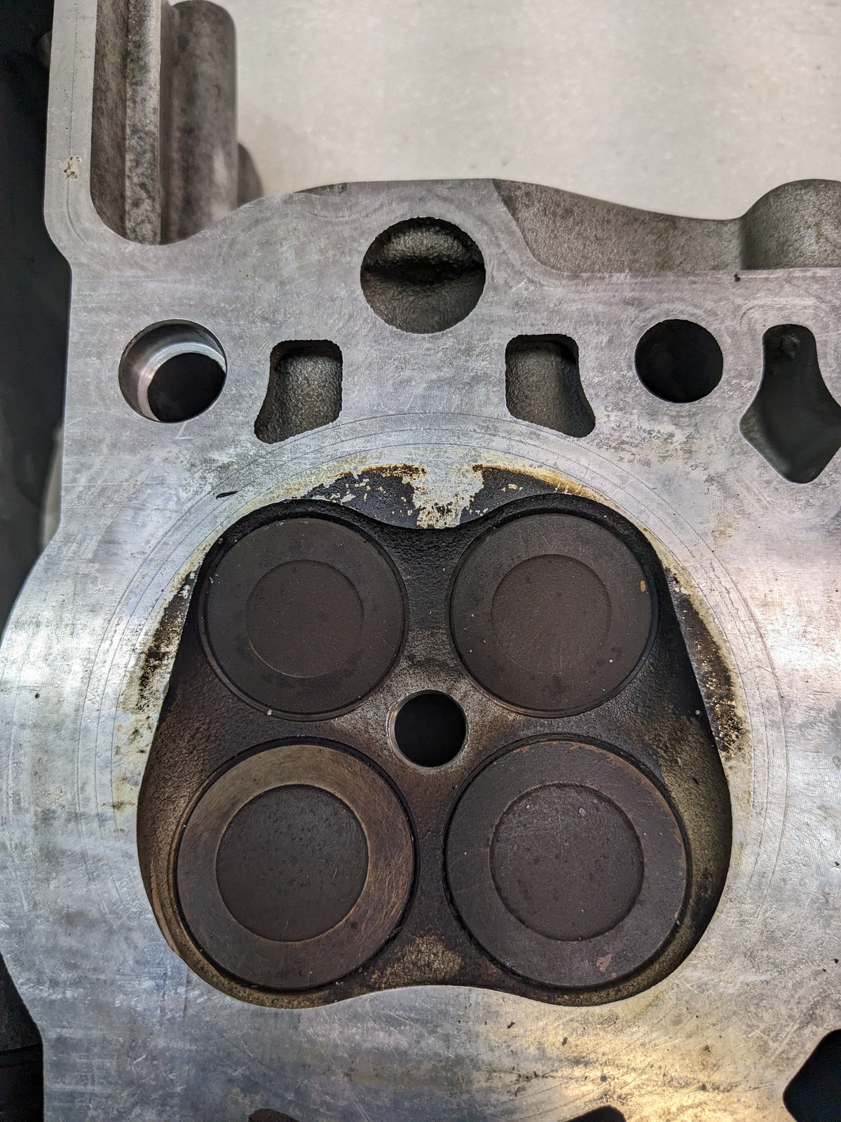PORSCHE 9961041391R/9961042270R CYLINDER HEAD W/ CYLINDER HEAD COVER FOR 1997-1999 BOXSTER CONVERTIBLE USED B2