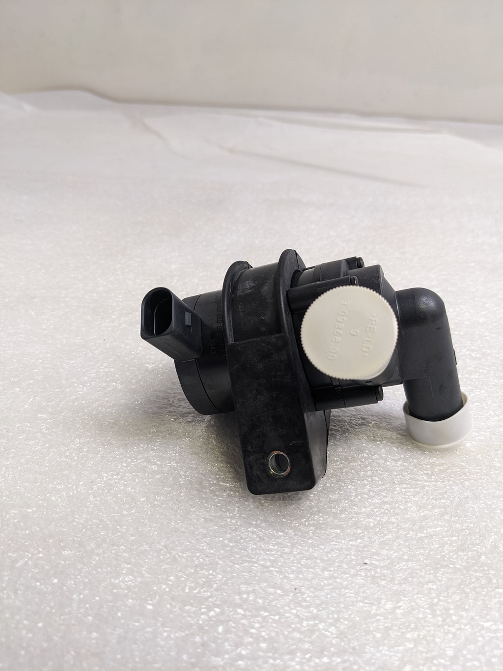 PORSCHE 95557215003 WATER PUMP FOR 2003-2006 CAYENNE NEW R23T2