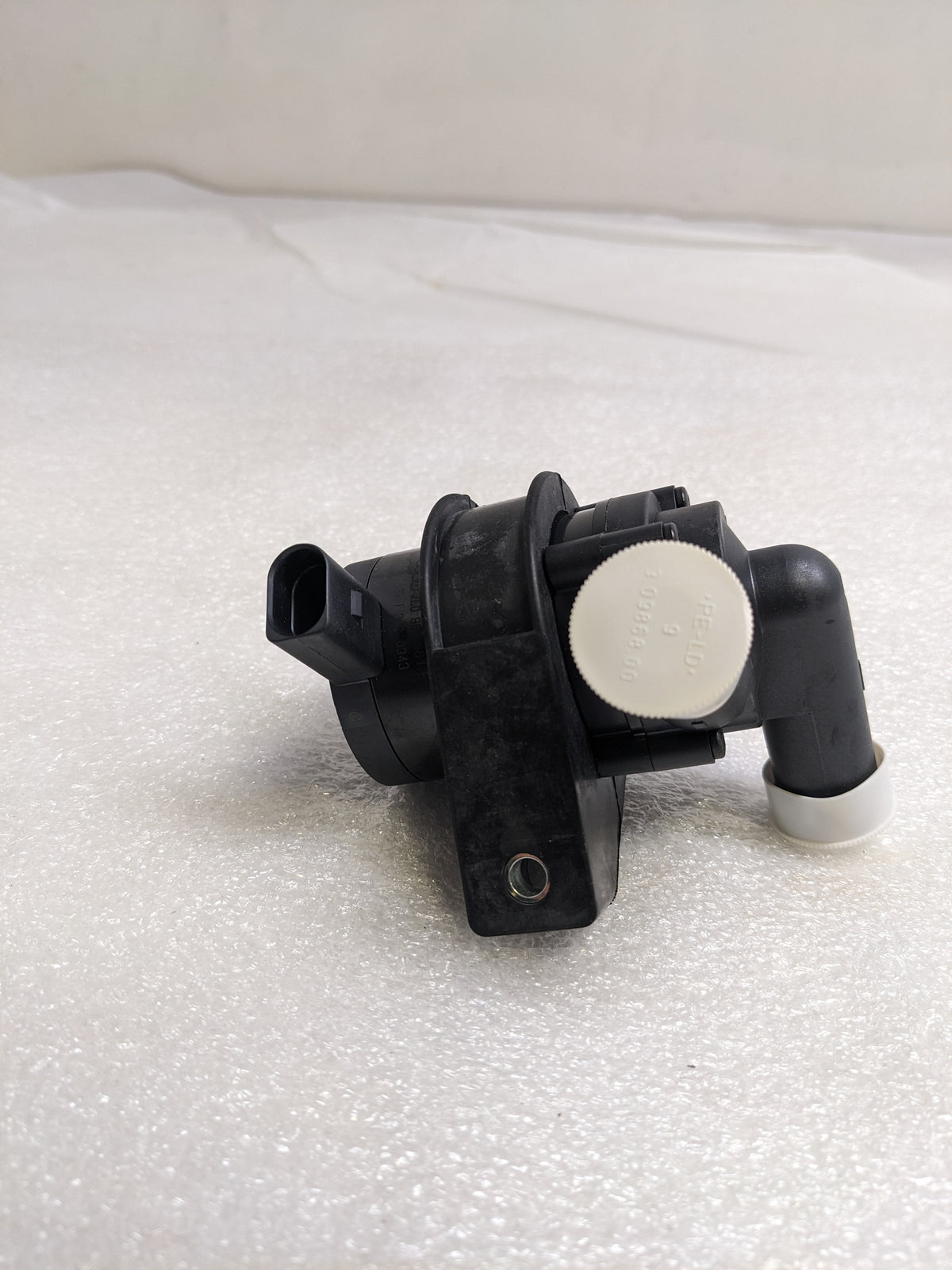 PORSCHE 95557215003 WATER PUMP FOR 2003-2006 CAYENNE NEW R23T2