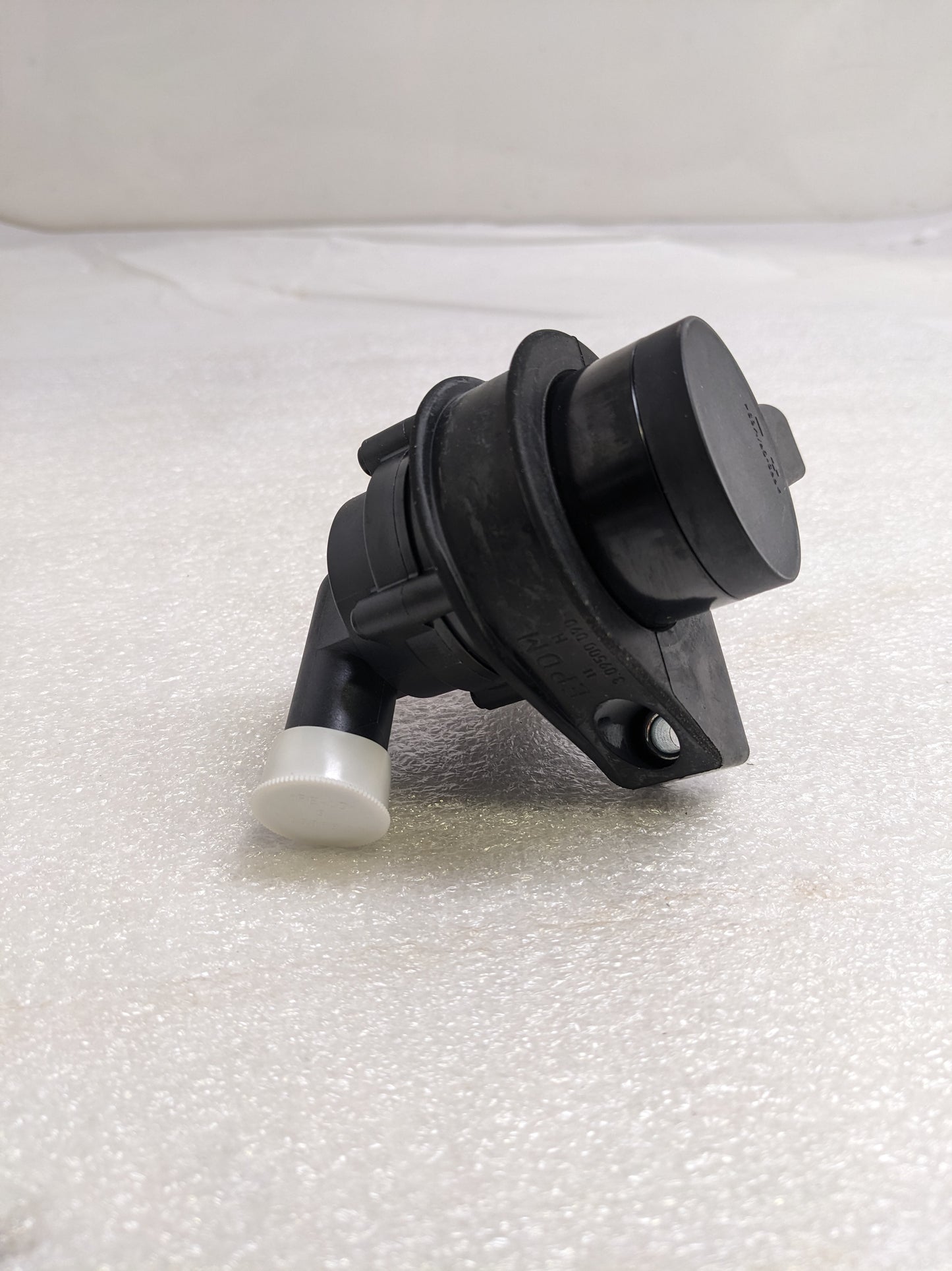 PORSCHE 95557215003 WATER PUMP FOR 2003-2006 CAYENNE NEW R23T2