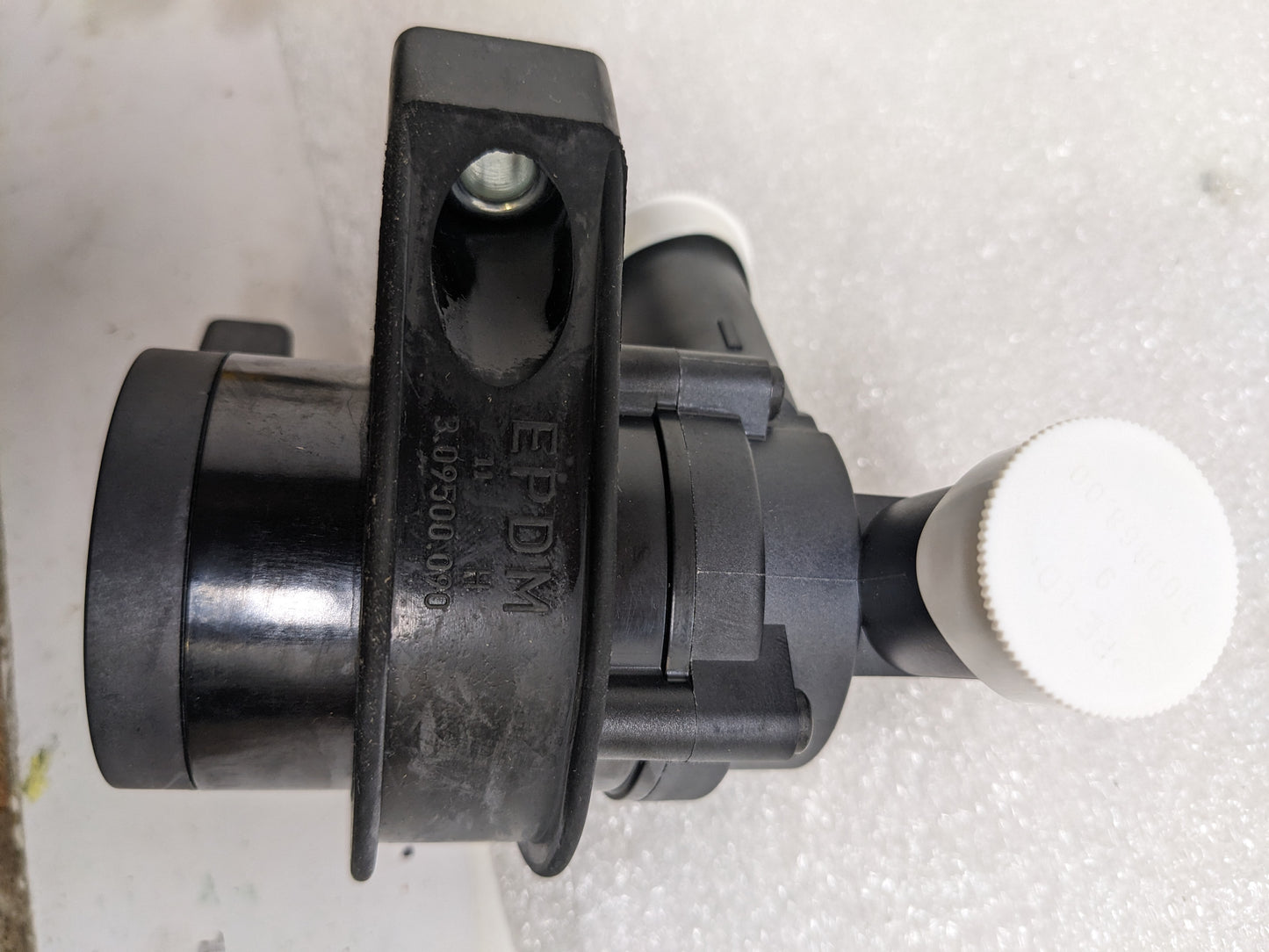 PORSCHE 95557215003 WATER PUMP FOR 2003-2006 CAYENNE NEW R23T2