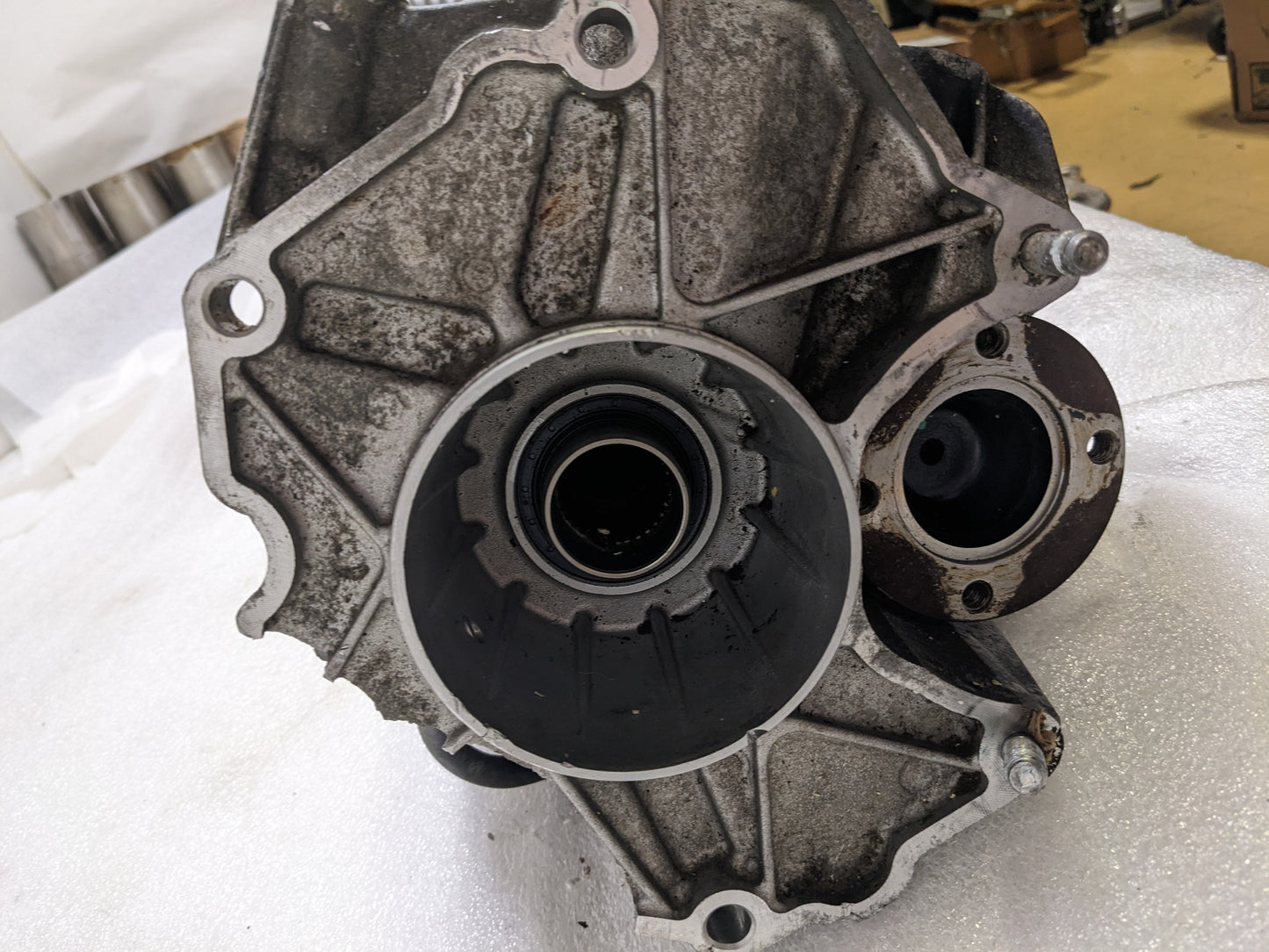 CADILLAC 23358799 AUTOMATIC TRANSMISSION TRANSFER CASE FOR 2016-2019 CADILLAC CT6 USED I2