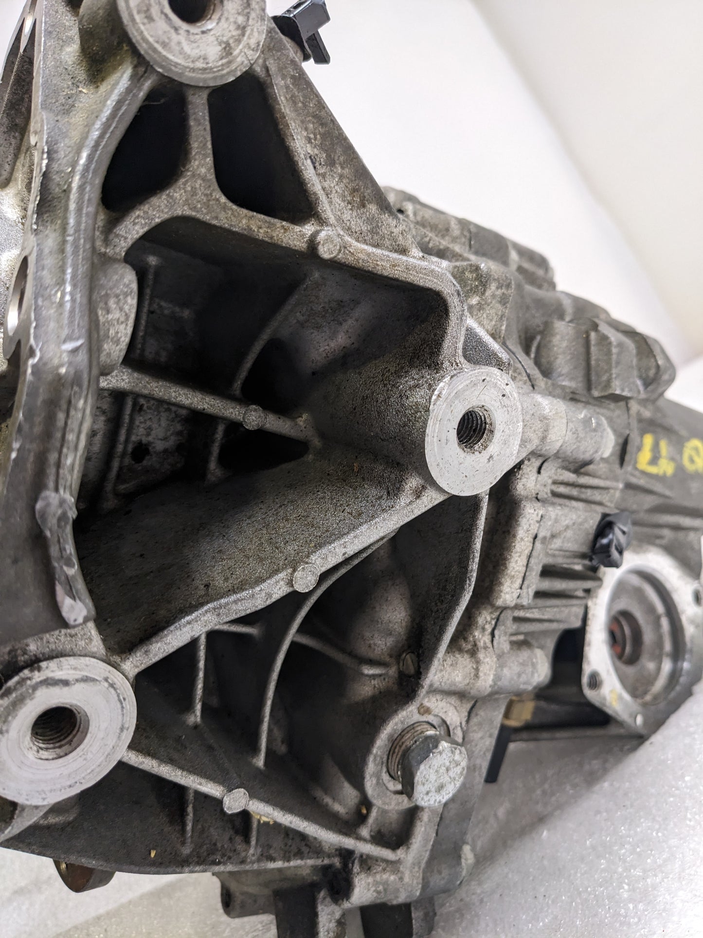 CADILLAC 23358799 AUTOMATIC TRANSMISSION TRANSFER CASE FOR 2016-2019 CADILLAC CT6 USED I2