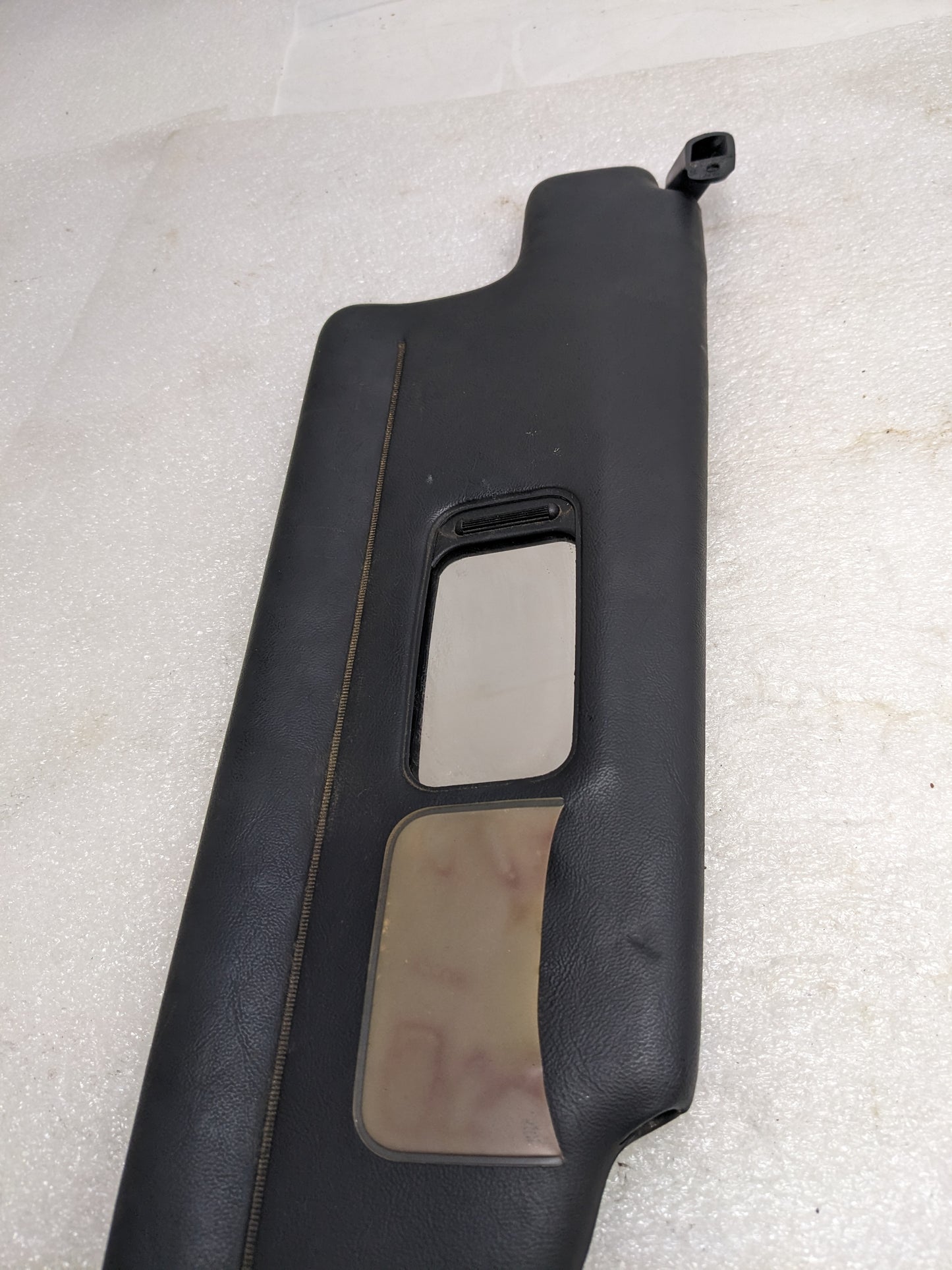 PORSCHE 96473103142/43 SUN VISOR BLACK FOR 1993-1995 968 BASE CONVERTIBLE RIGHT SIDE USED R24T5