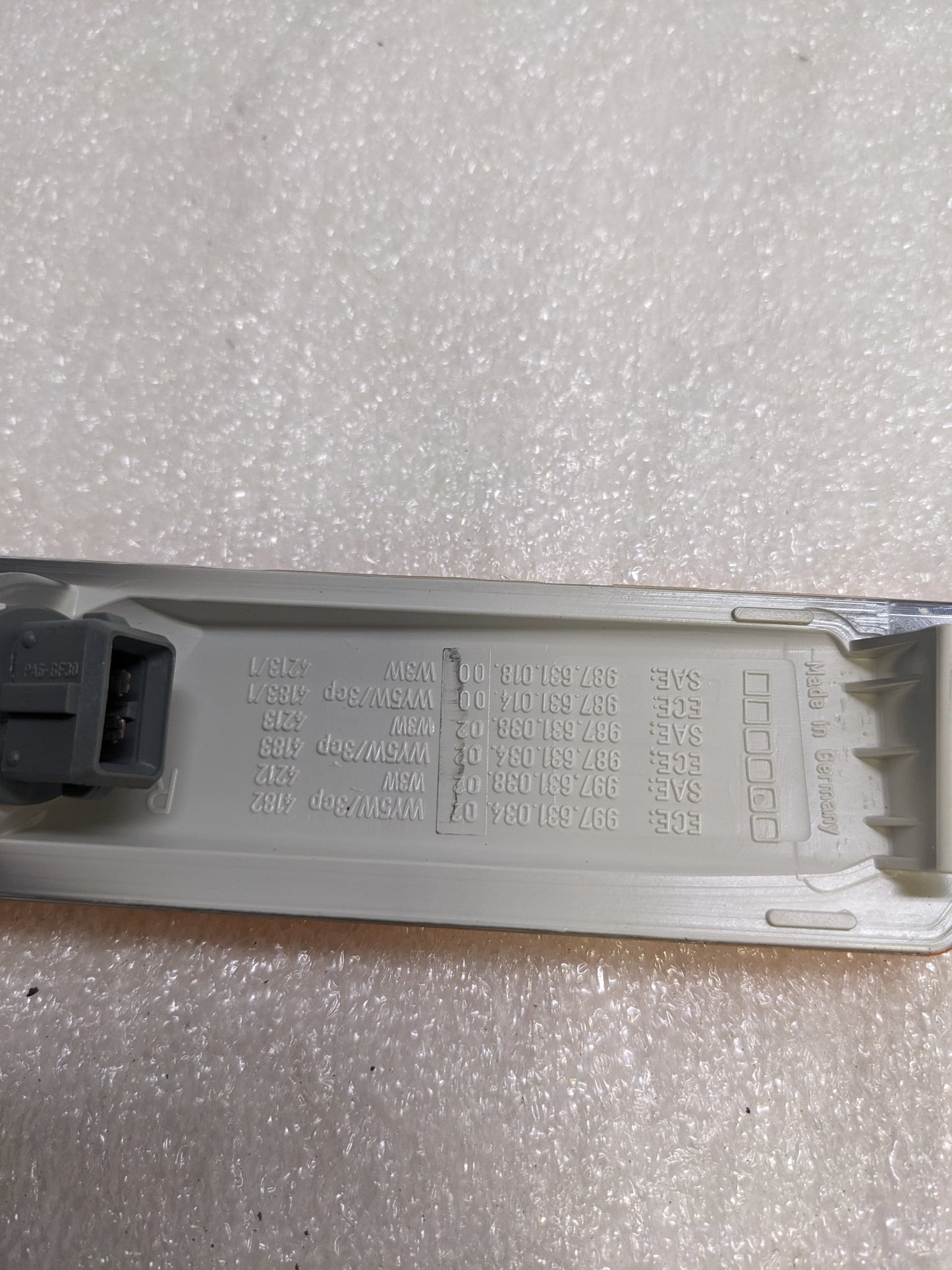 PORSCHE 99763103802 SIDE MARKER LIGHT FOR 2005-2013 997 NEW R23T2