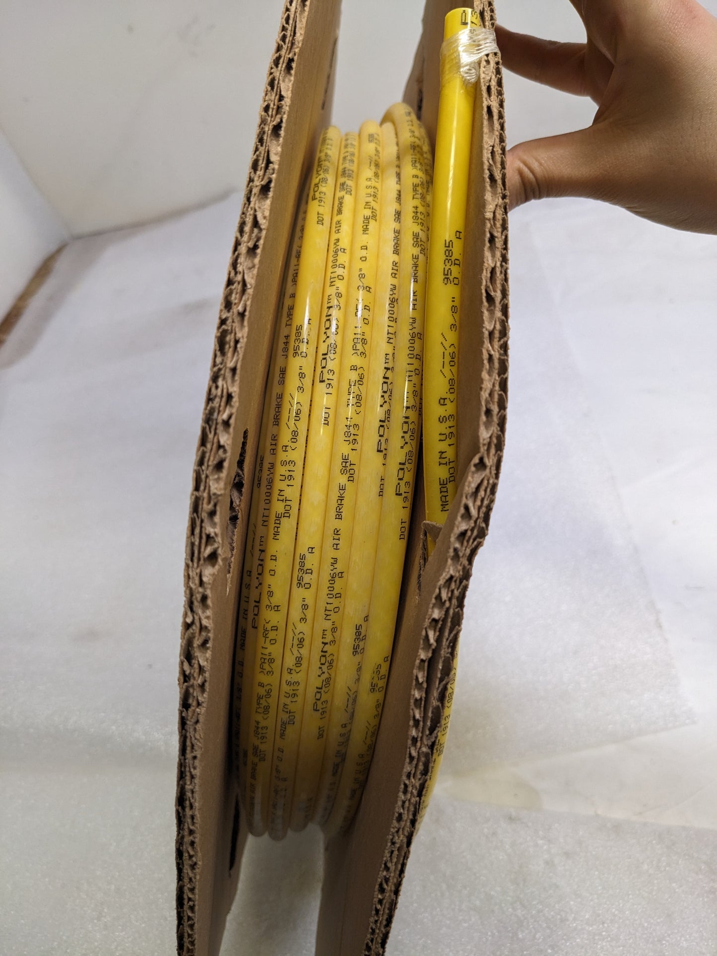 EATON AEROQUIP SYNFLEX NT10006YW-100 AIR BRAKE TUBING 100FT 3/8 IN NEW R18