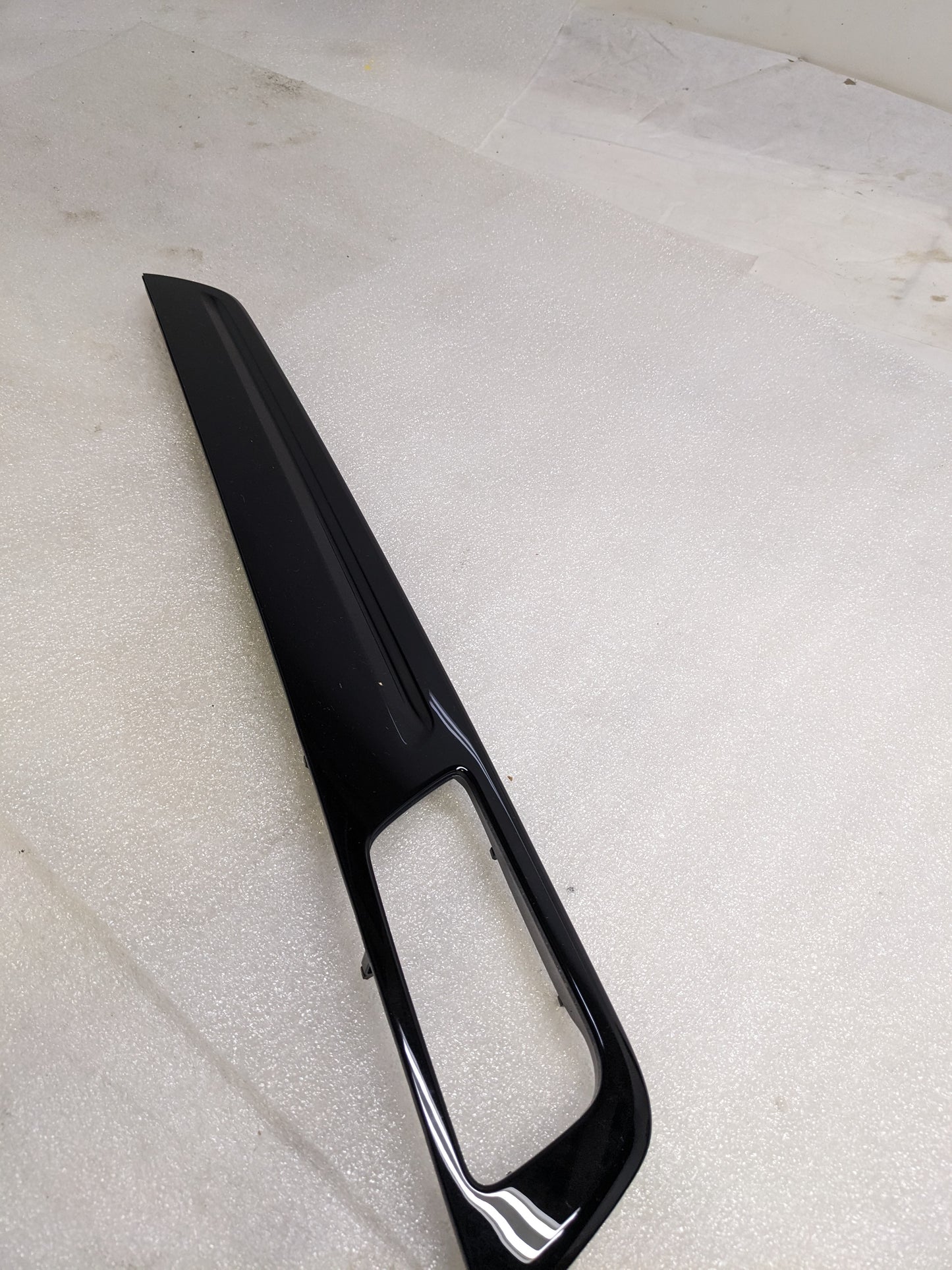 PORSCHE 9Y0-867-102-L-OV3 LOWER MOLDING FOR 2019-2023 CAYENNE NEW R21