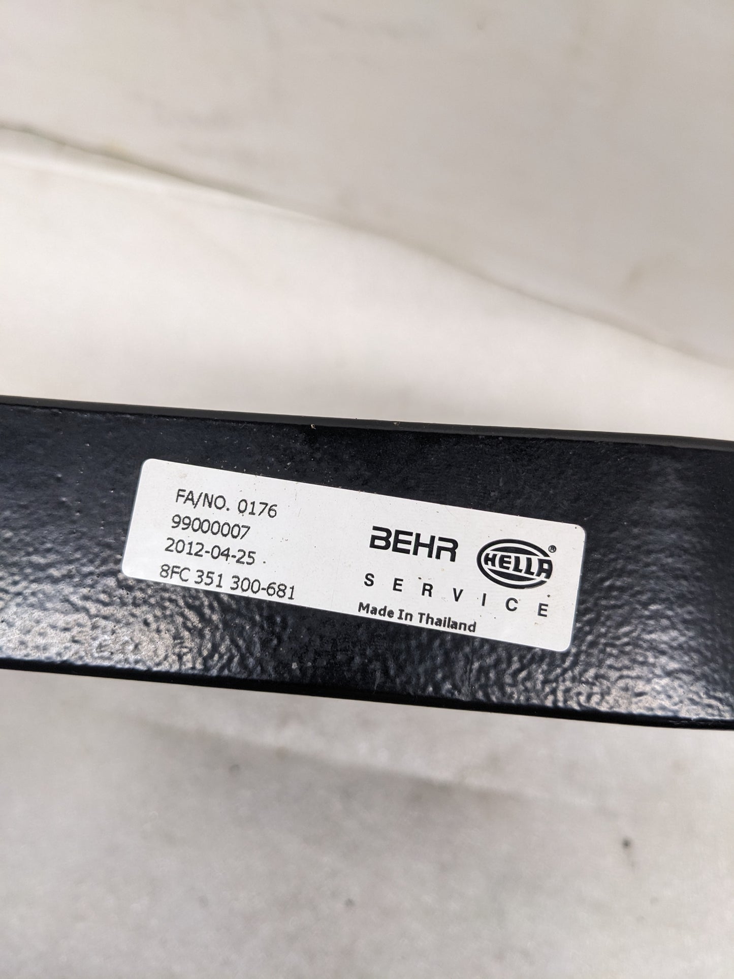 PORSCHE 99357301102 FRONT A/C CONDENSER BEHR HELLA SERVICE FOR 89-98 911 T/C USED R25