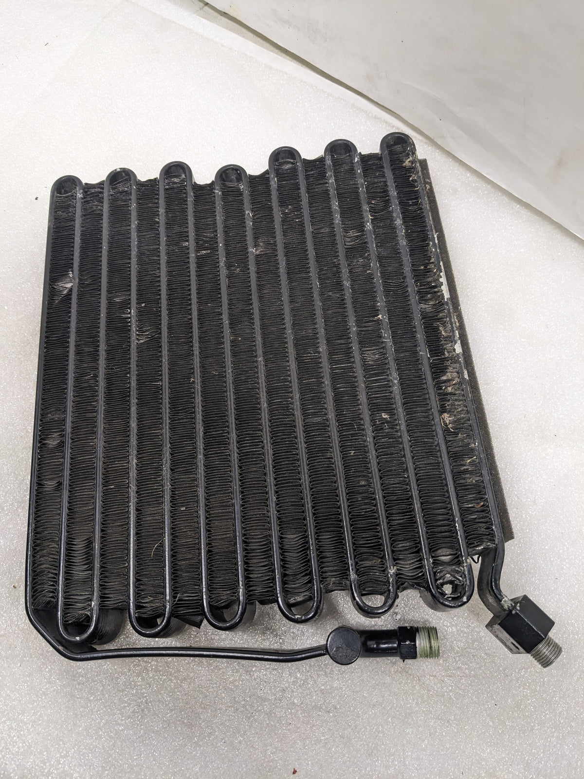 PORSCHE 99357301102 FRONT A/C CONDENSER BEHR HELLA SERVICE FOR 89-98 911 T/C USED R25
